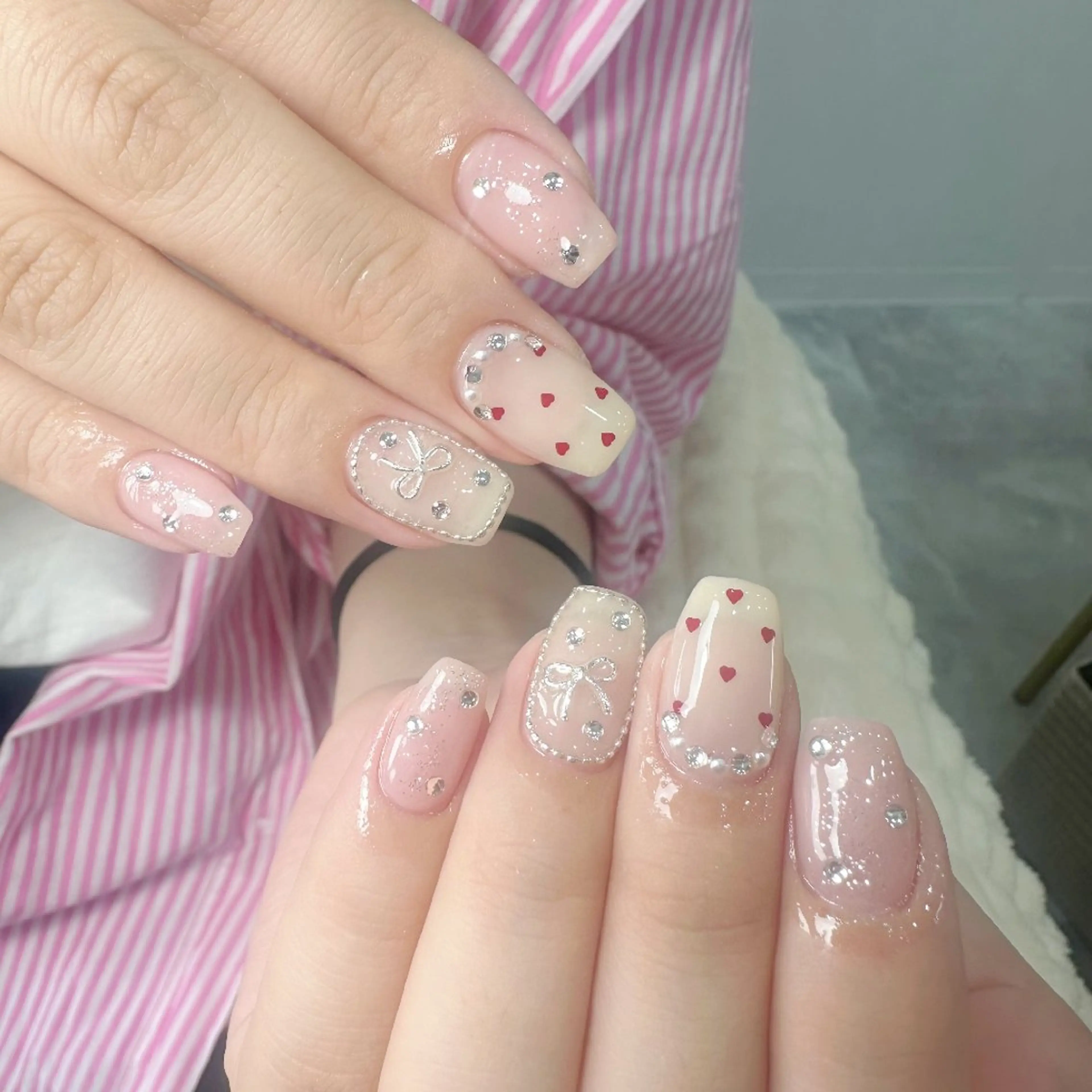 ネイル チークネイル フレンチネイル ジェルネイル ガーリー キラキラネイル ハンドネイル UM Nail Salonのネイルデザイン