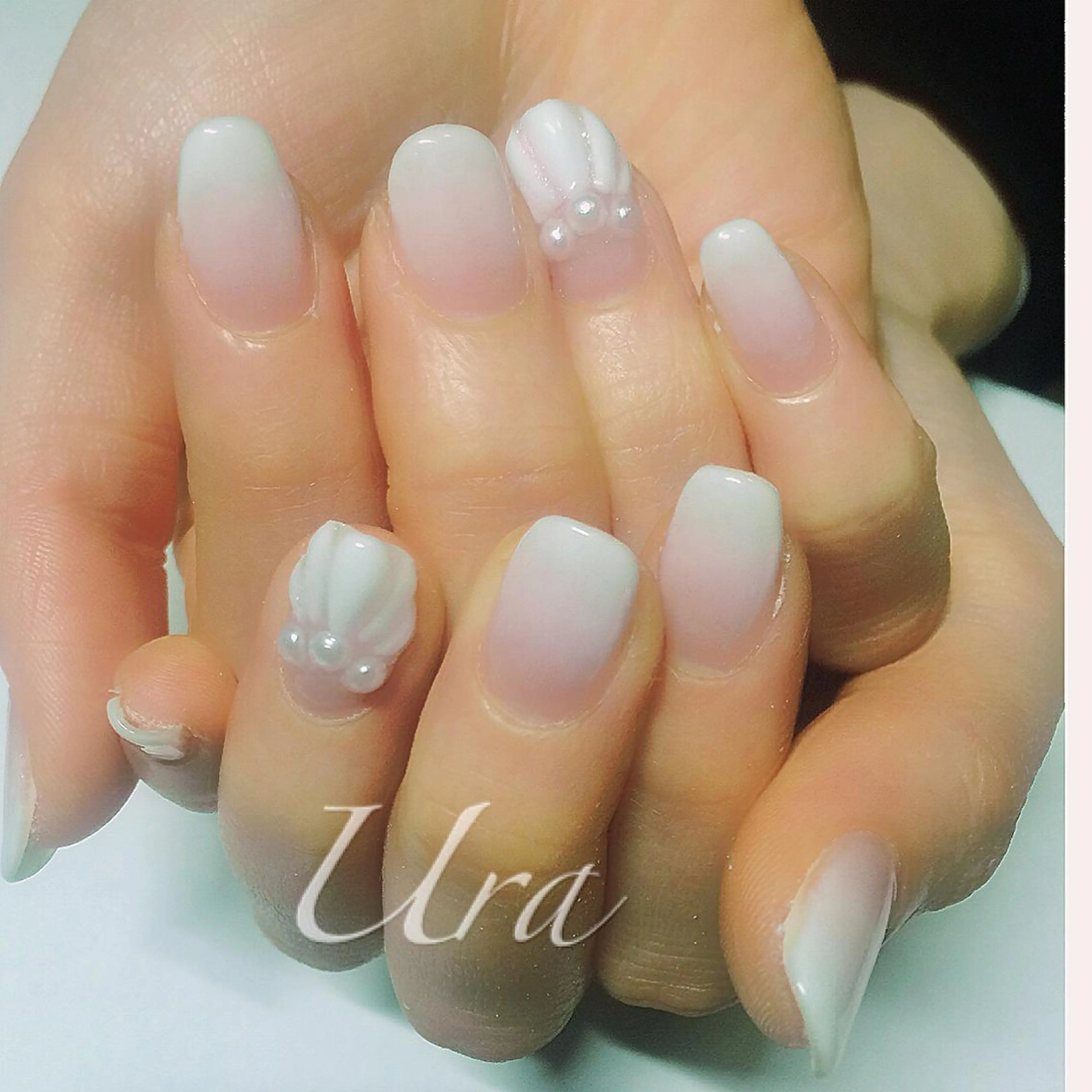 ネイル ホワイト UrakoNail 《nail》のネイルデザイン