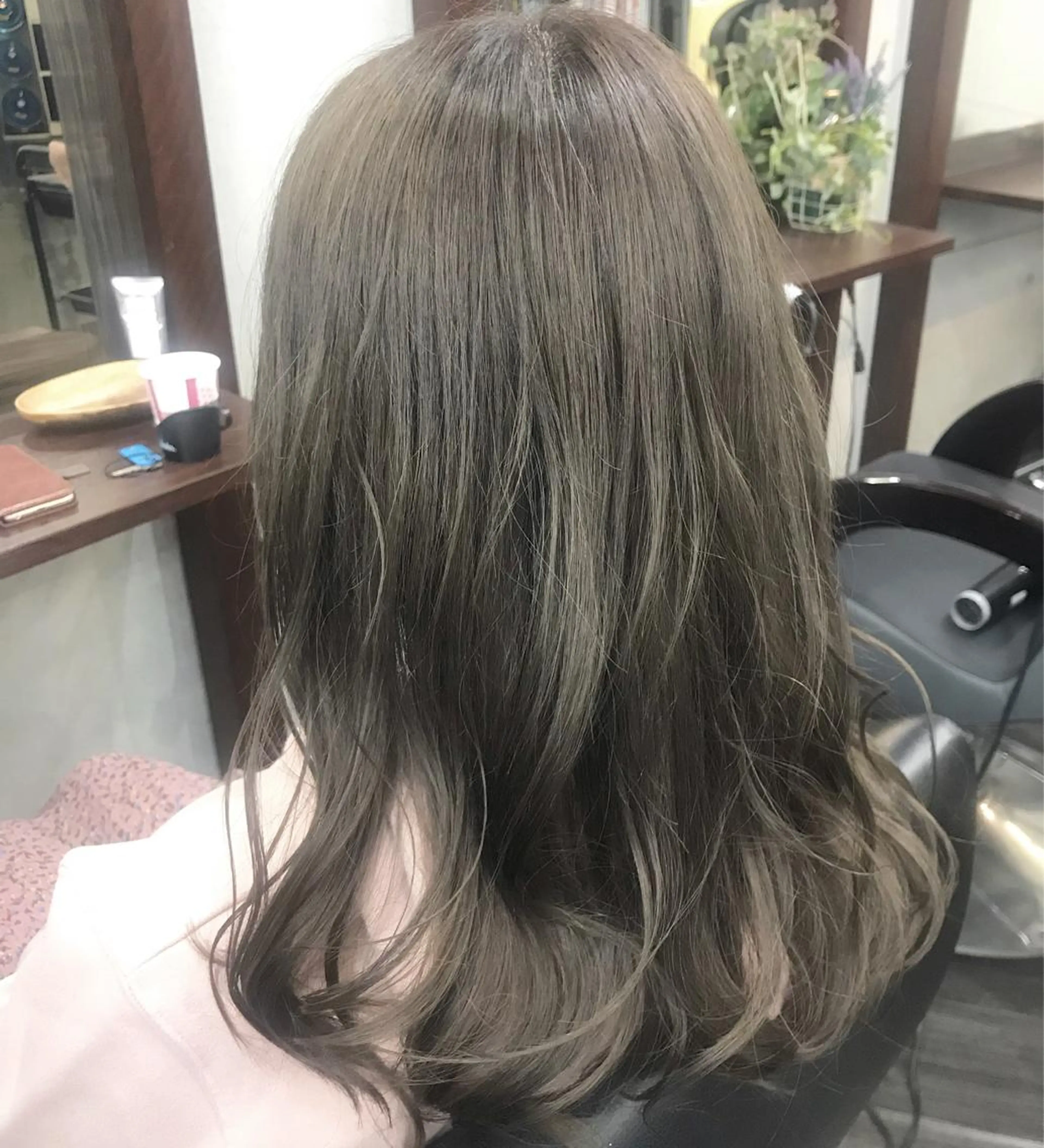 セミロング カラー グレージュ オリーブグレージュ オリーブグレー ヘアカラー トリートメント cocoru所属・＊横浜駅＊ 金子 誠也のヘアスタイル