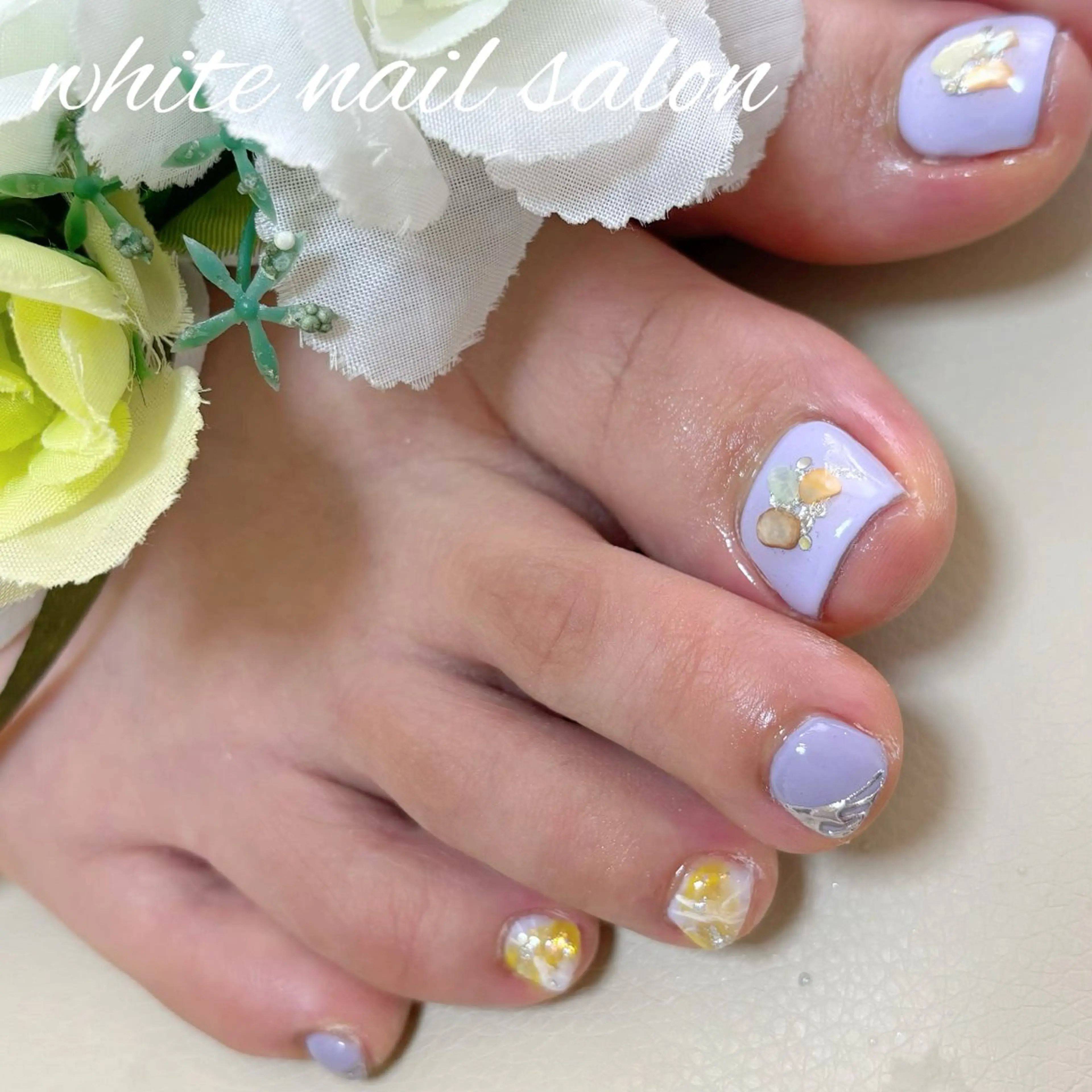 ネイル ホワイト フットネイル white nail salonのネイルデザイン