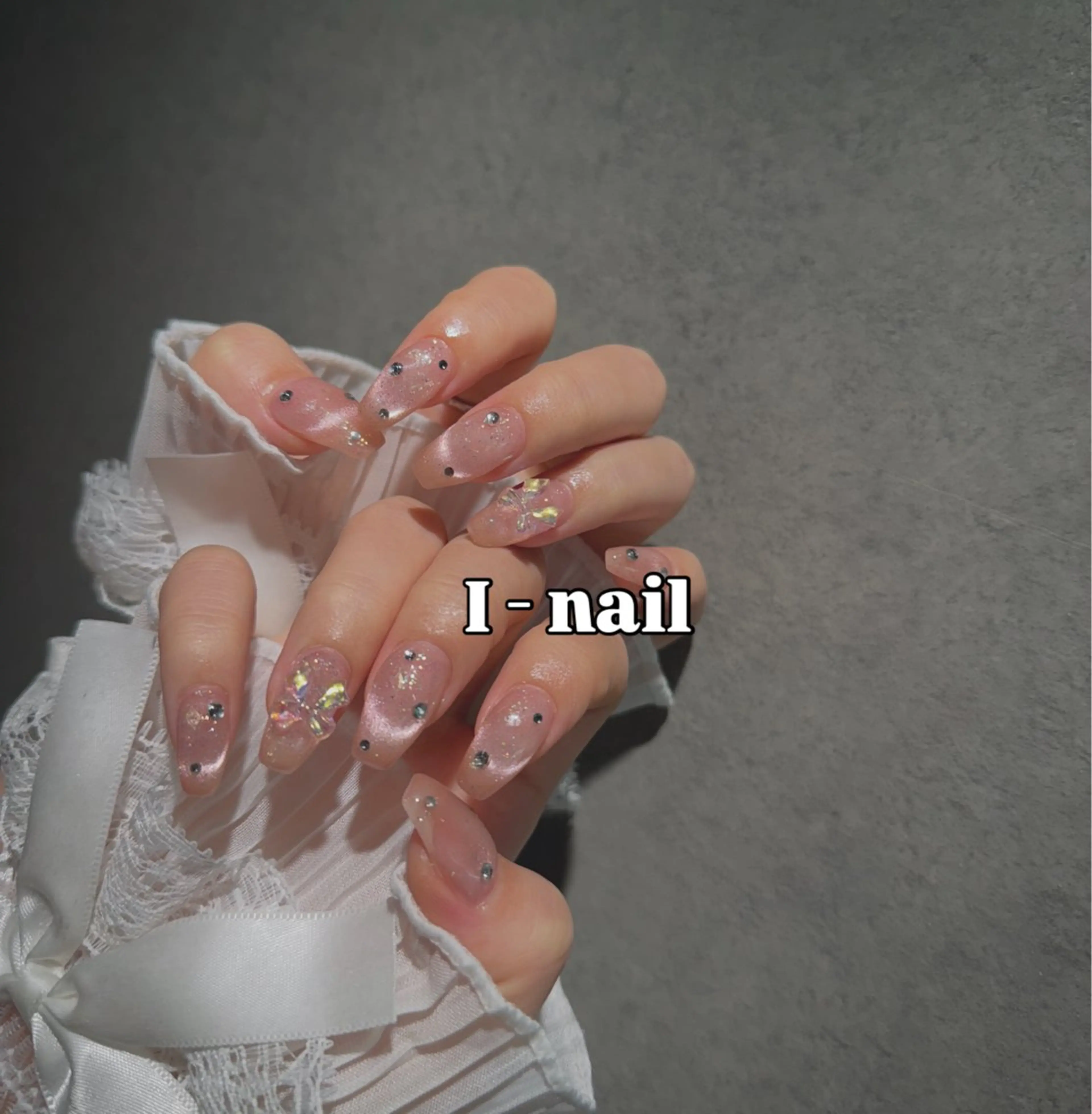 ネイル I-nailロング /ワンホン/キラキラのネイルデザイン