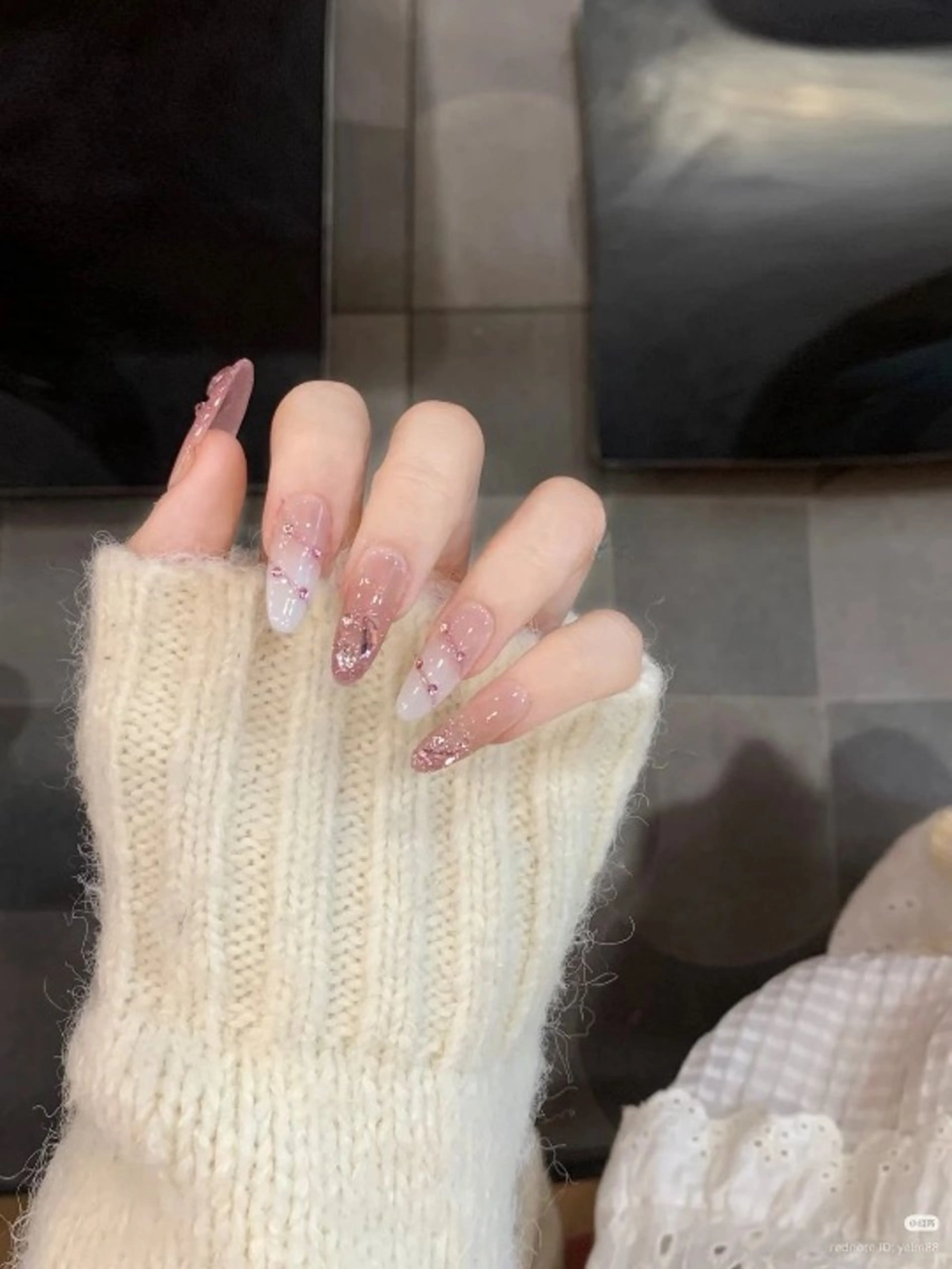 カラー グラデーションカラー ピンクカラー ハンドネイル AIN Nailのネイルデザイン