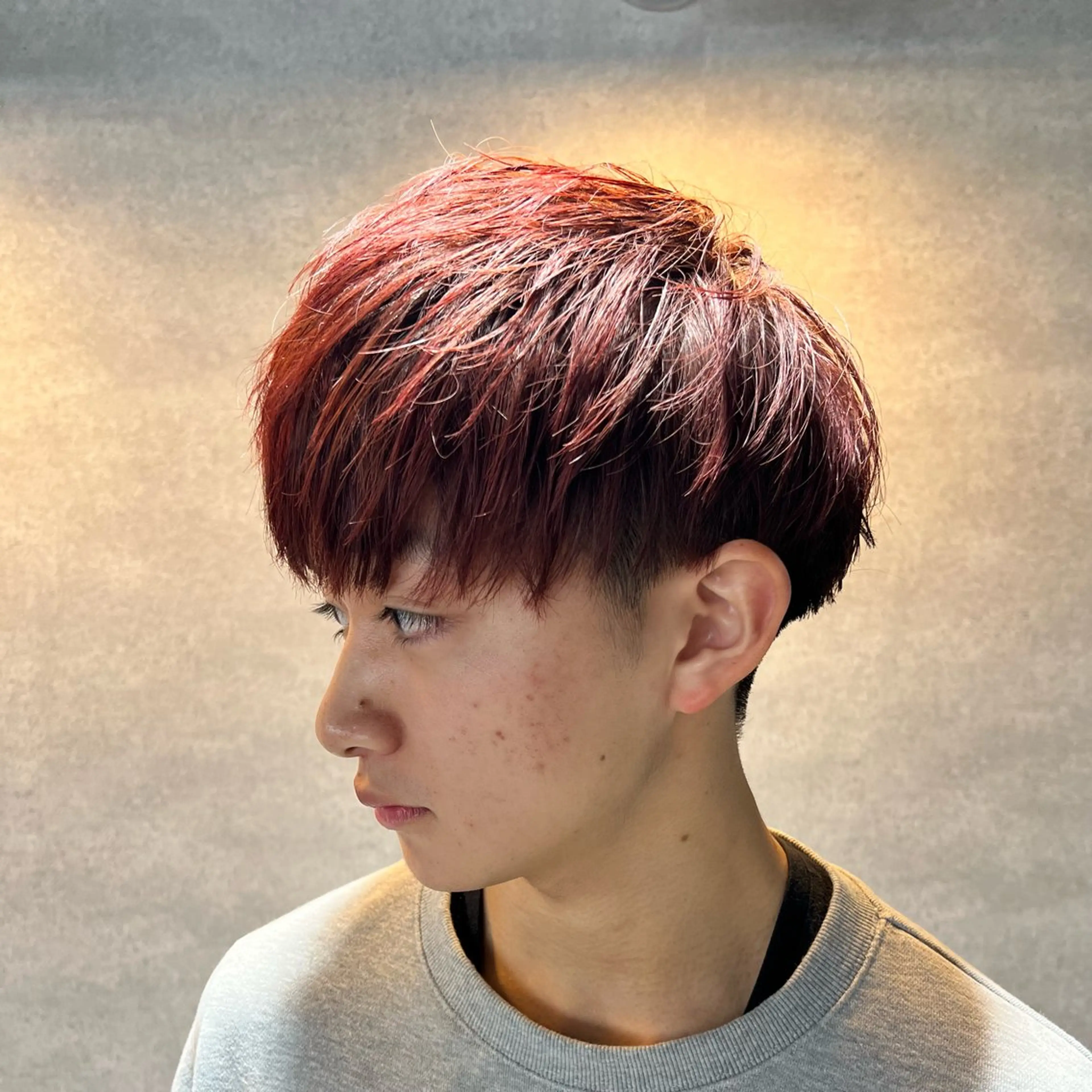 ショート カラー パーマ ヘアアレンジ メンズ センターパート メンズハイライト メンズメッシュ マッシュ メンズパーマ 仕上がり満足度No. 1🔥BLUCK🔥のヘアスタイル