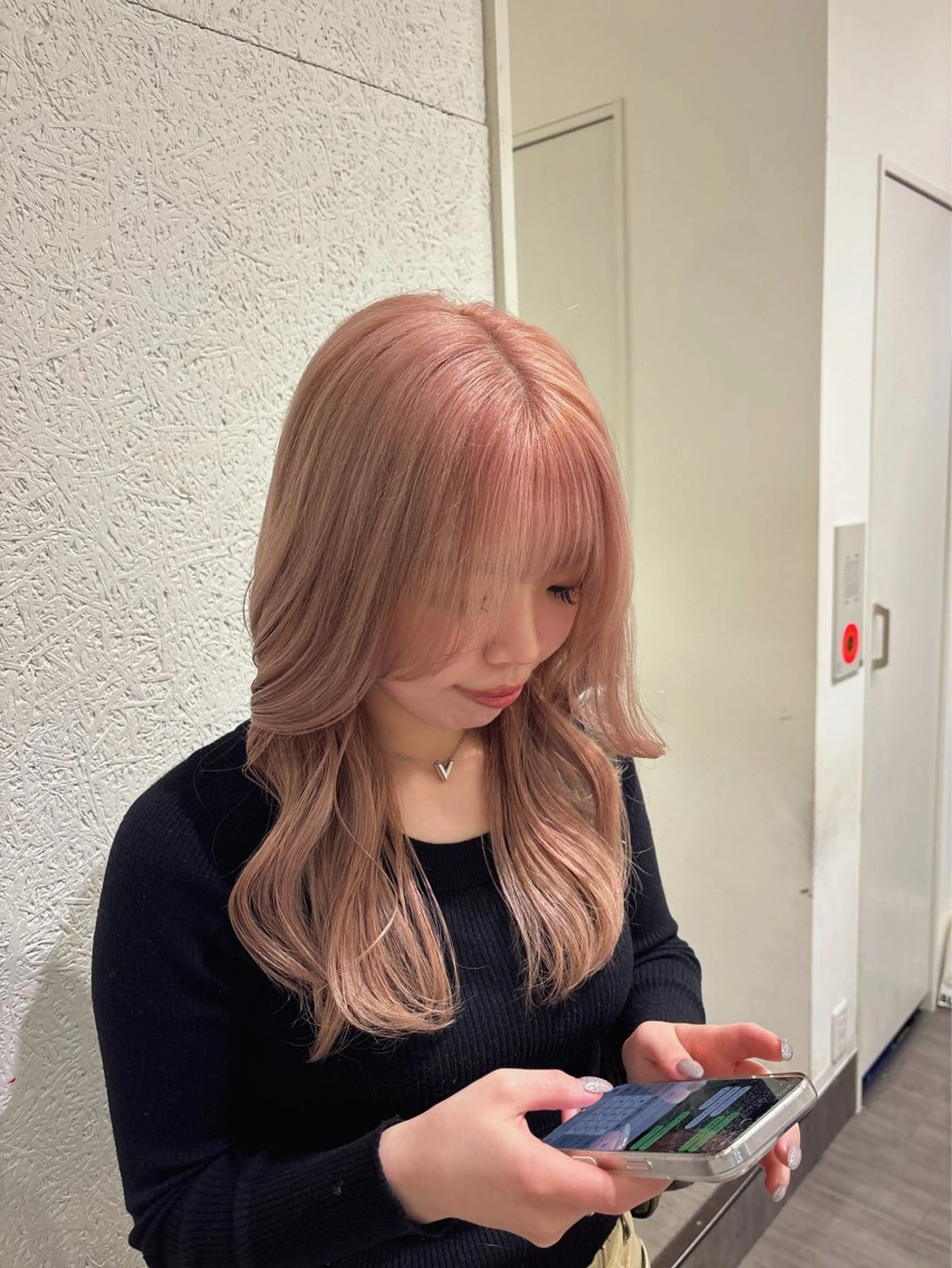 セミロング カラー ブリーチ cocotte宜喜 弘希のヘアスタイル