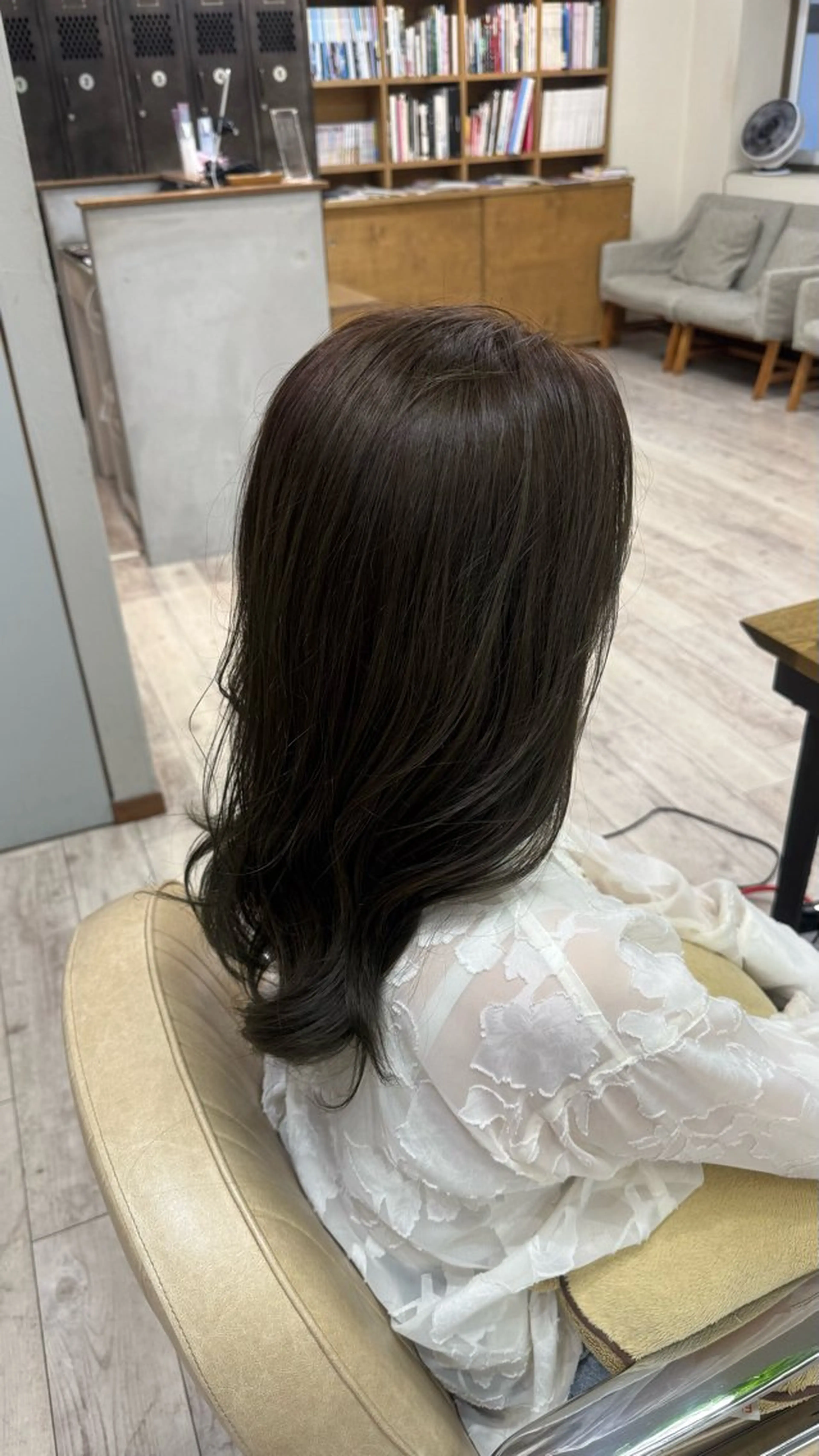 ミディアム カラー ベージュカラー オリーブベージュ オリーブカラー ヘアカラー 清水 花菜のヘアスタイル