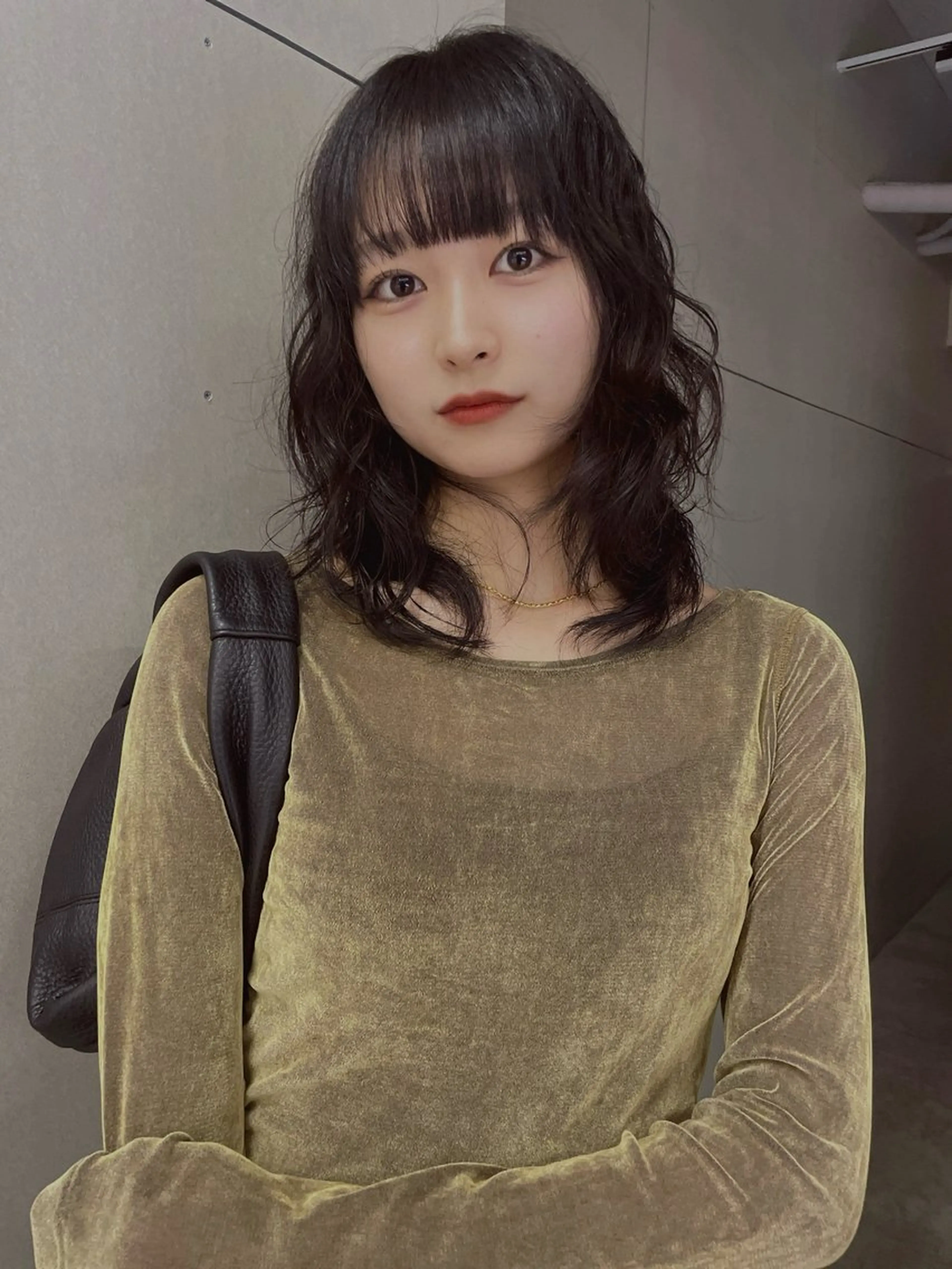 ミディアム GEM YURI ハイトーンカラーのヘアスタイル