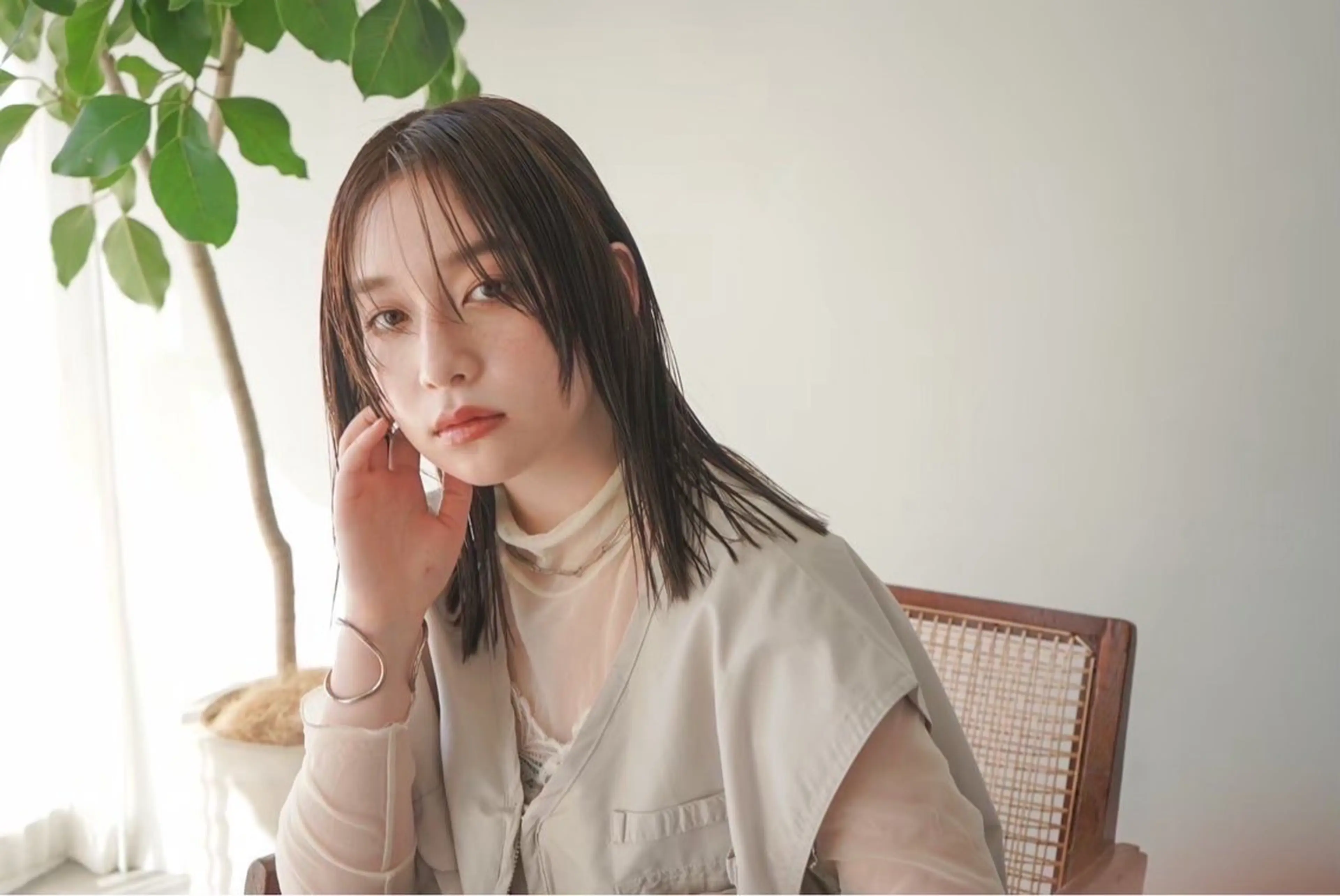 セミロング 草野ゆずき⌇縮毛矯正 ⌇Wカラー⌇レイヤーのヘアスタイル