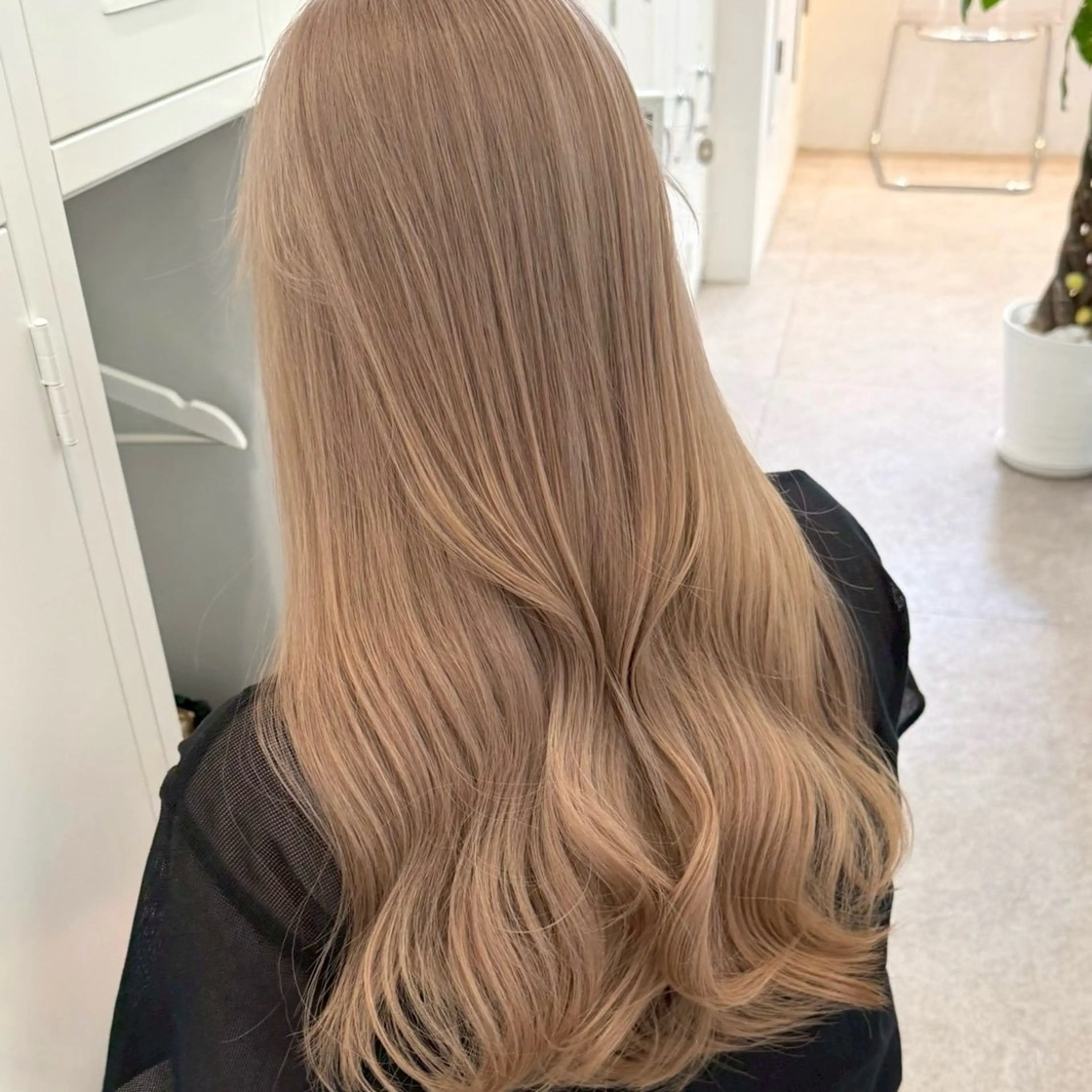 ロング カラー ブリーチ 透明感カラー ヘアカラー ミルクティーベージュ 🩰🤎miharuのヘアスタイル