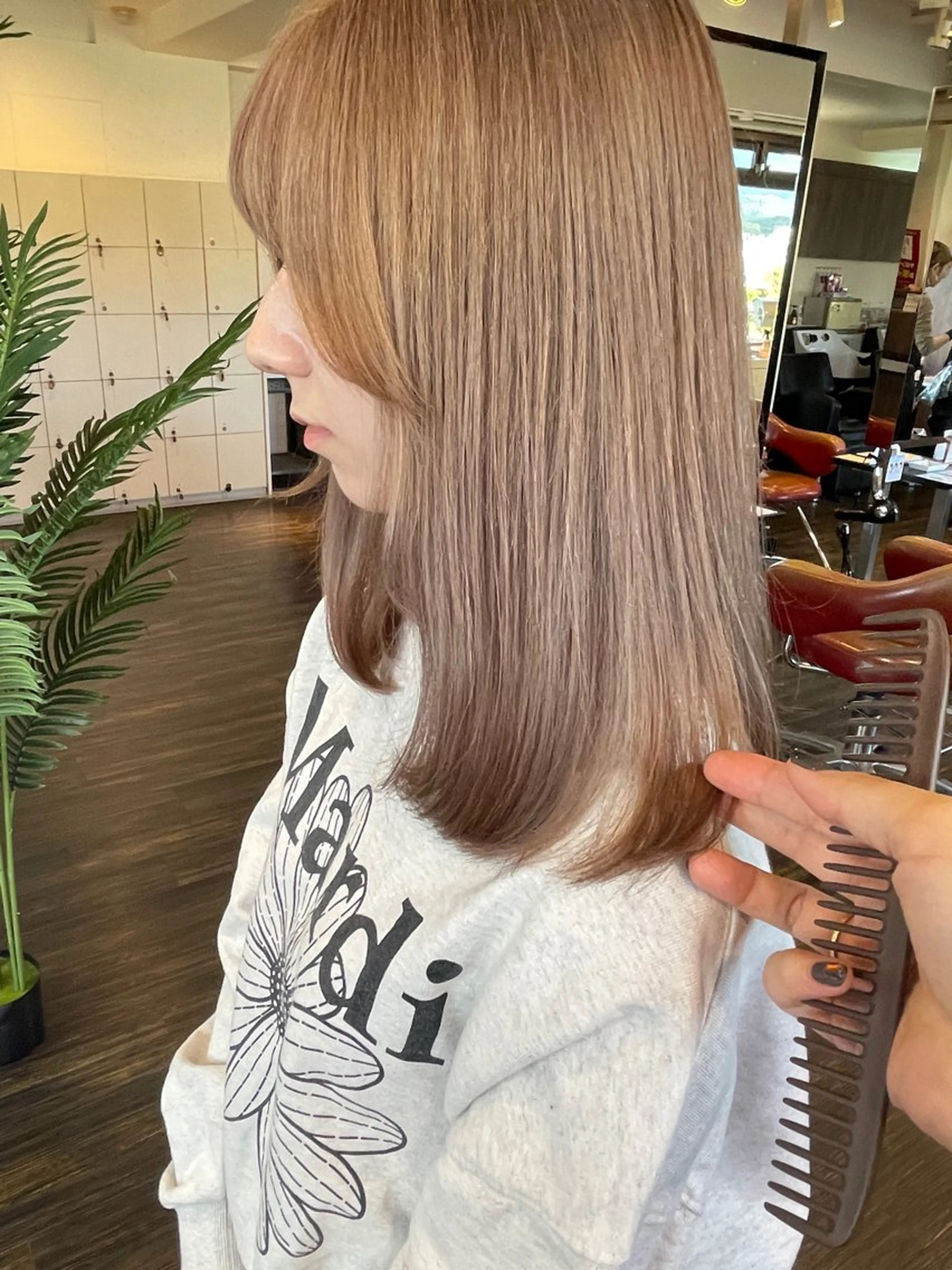 セミロング カラー ベージュカラー ブリーチ ミルクティーベージュ 似合わせヘア🤍 面田法子のヘアスタイル