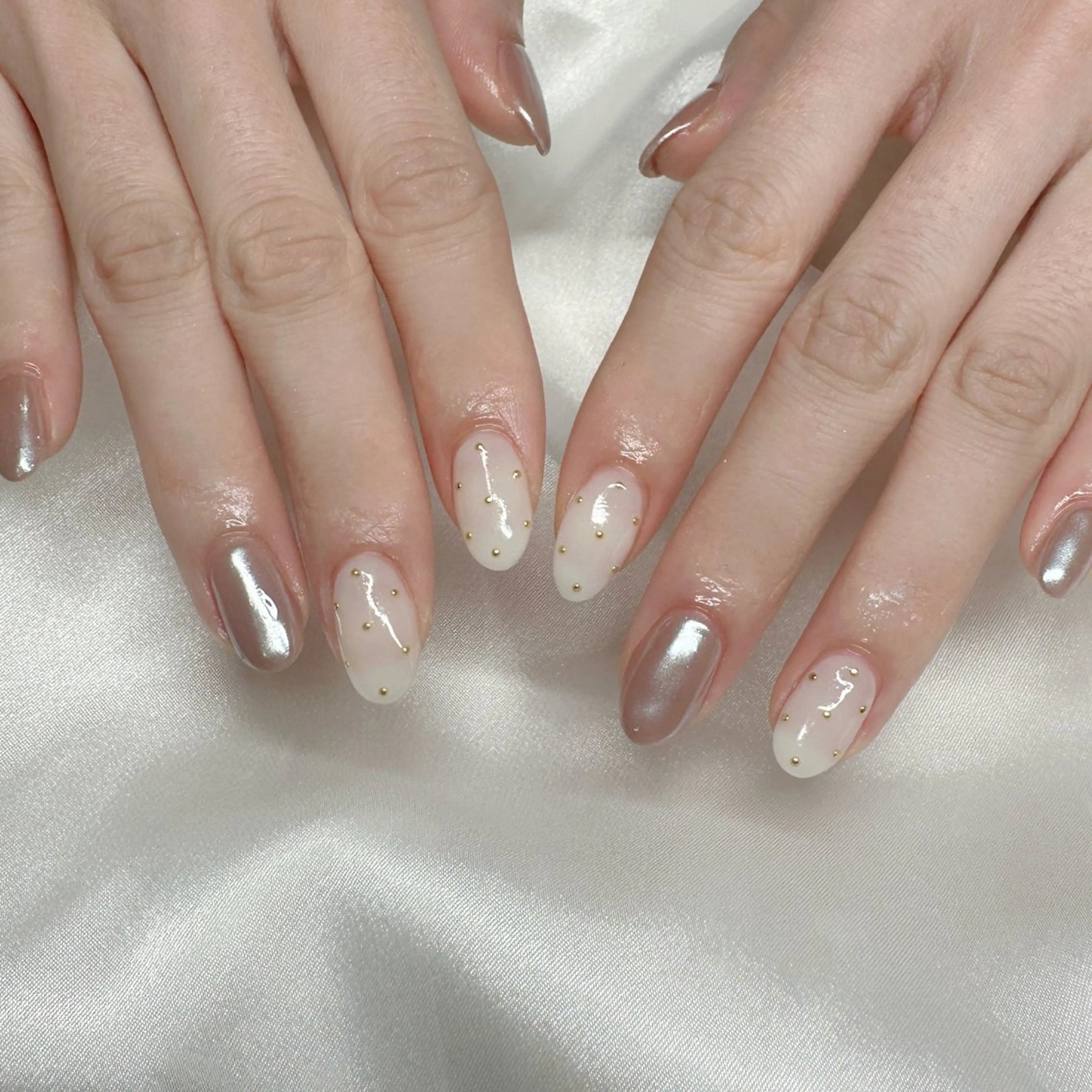 ネイル ドット 韓国ネイル ミラーネイル ホワイト 冬ネイル ハンドネイル L'oeillet HIBIKIのネイルデザイン