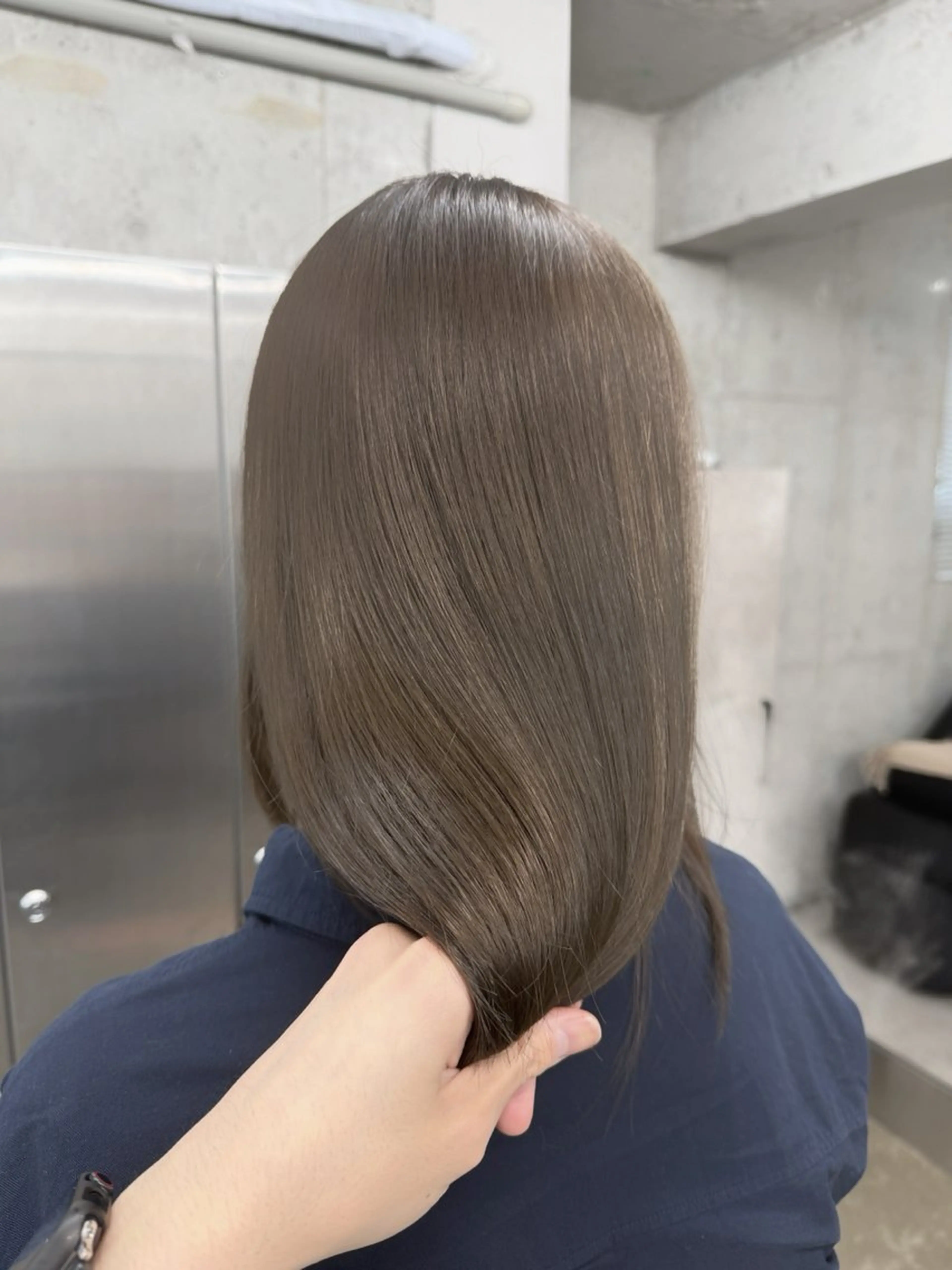 ロング カラー ブリーチ ダブルカラー グレージュ ブリーチなしカラー カット ヘアカラー トリートメント 高橋大樹/グレージュ 透明感/髪質改善のヘアスタイル