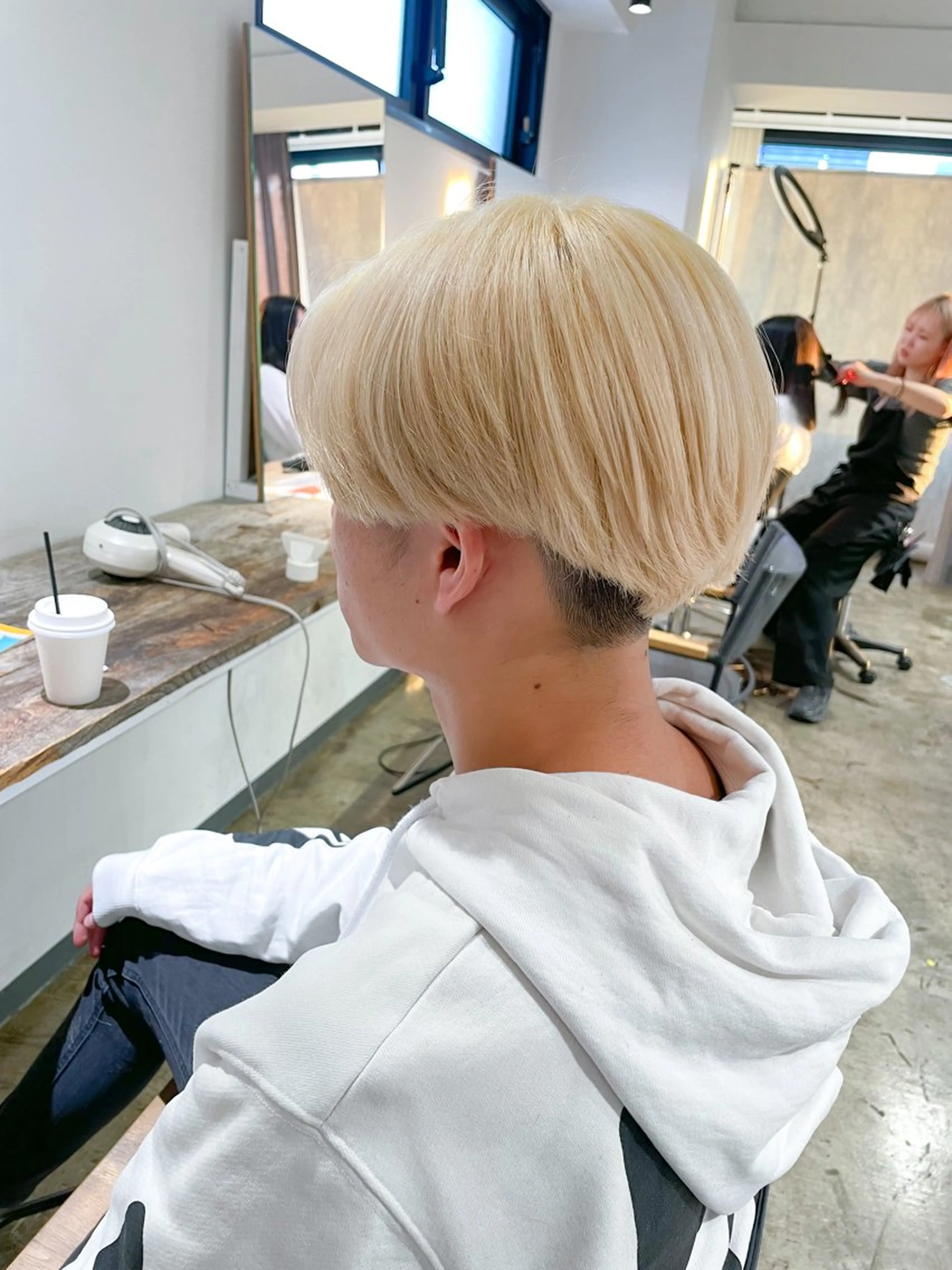 ショート カラー メンズ メンズブリーチ ブリーチ 抜きっぱなしブロンド ヘアカラー トリートメント ハイトーン/レイヤー /ケアブリーチ石川治のヘアスタイル