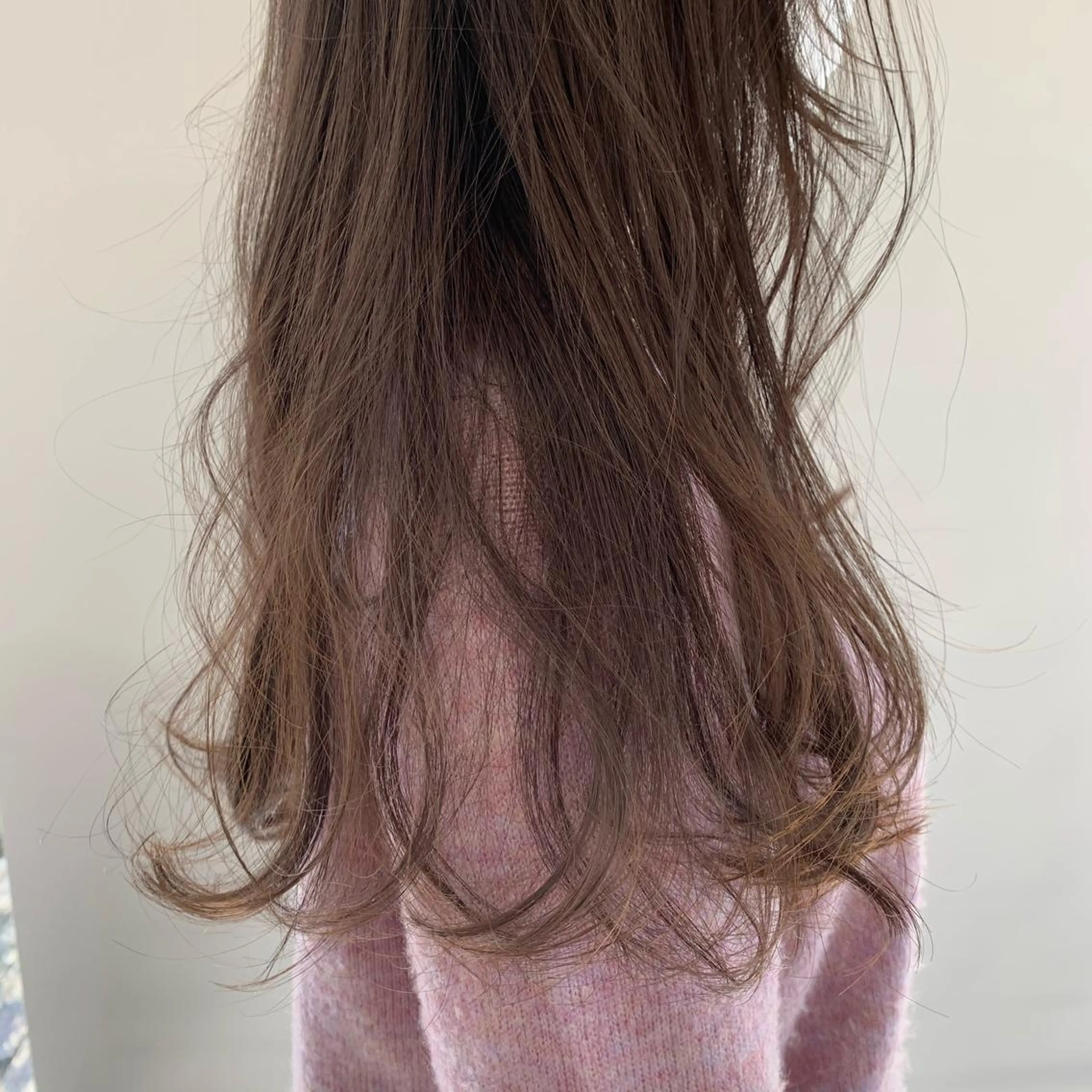 ロング カラー パーマ ヘアアレンジ グレージュ ラベンダーカラー ラベンダーグレージュ ラベンダーグレー 加藤 綾華のヘアスタイル