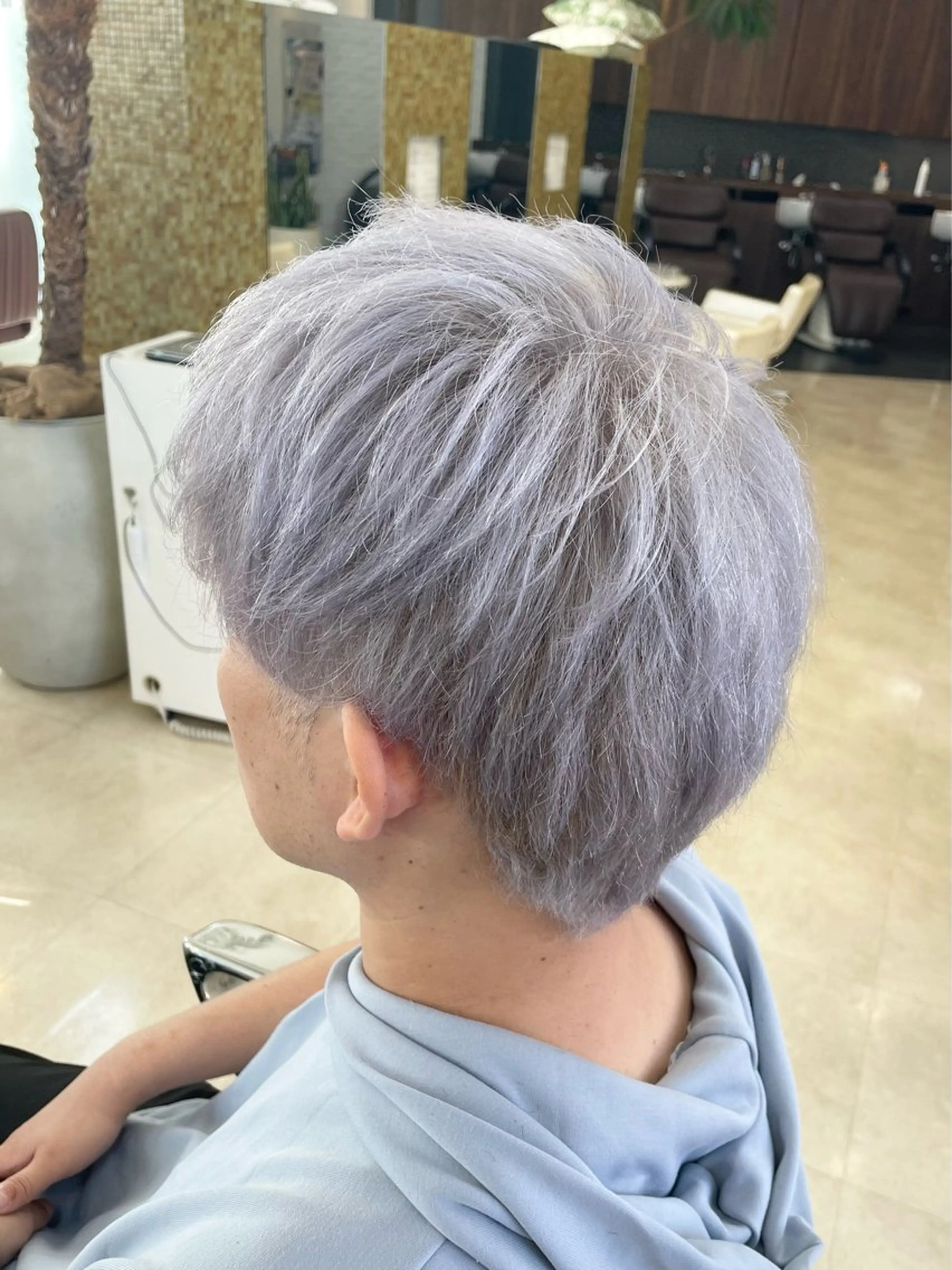 カラー メンズ メンズブリーチ メンズハイトーン ブリーチ ハイトーンカラー chic channel伊藤のヘアスタイル