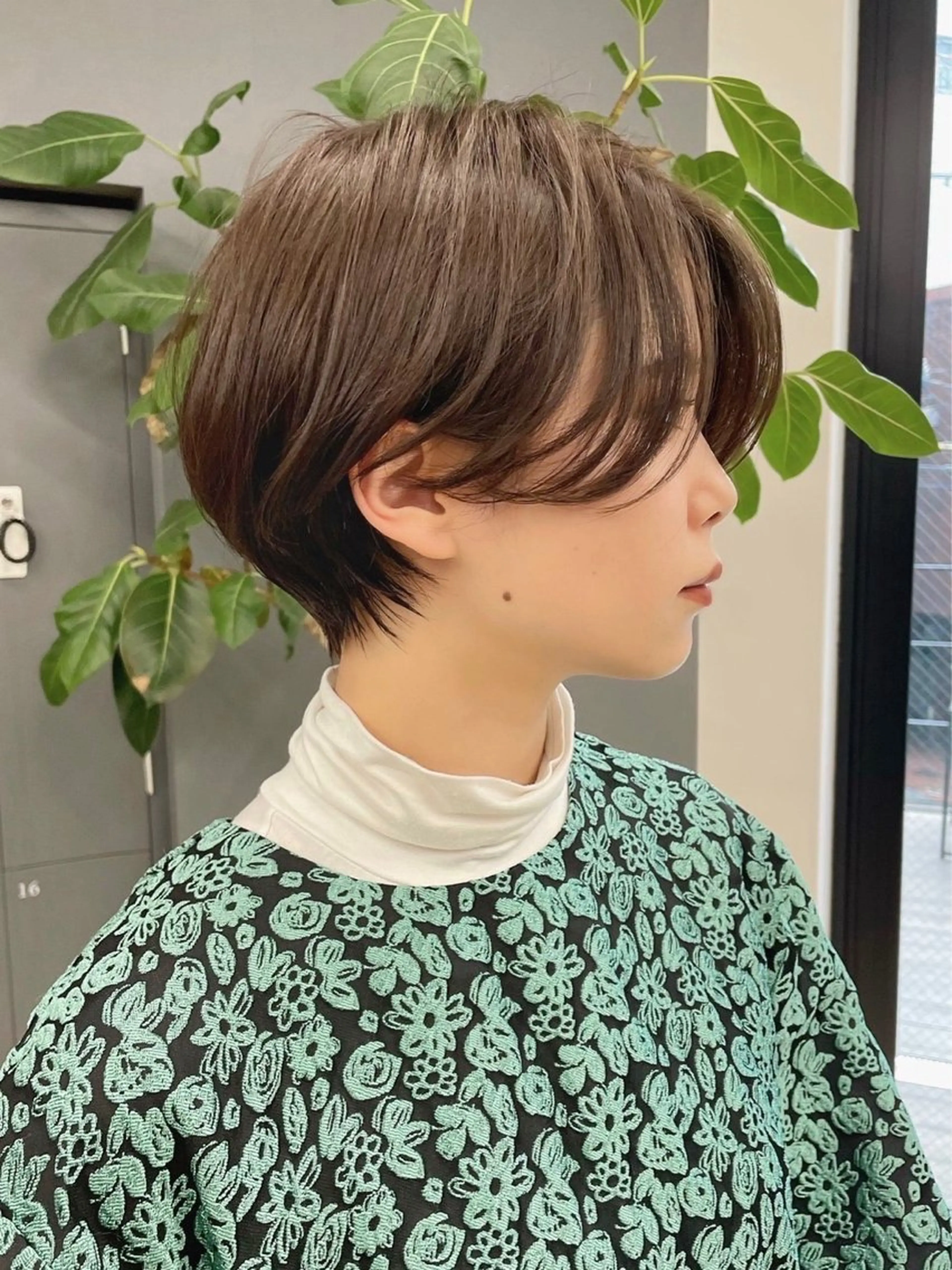 ショート カラー ベージュカラー 透明感カラー オリーブベージュ 樋口 美咲のヘアスタイル