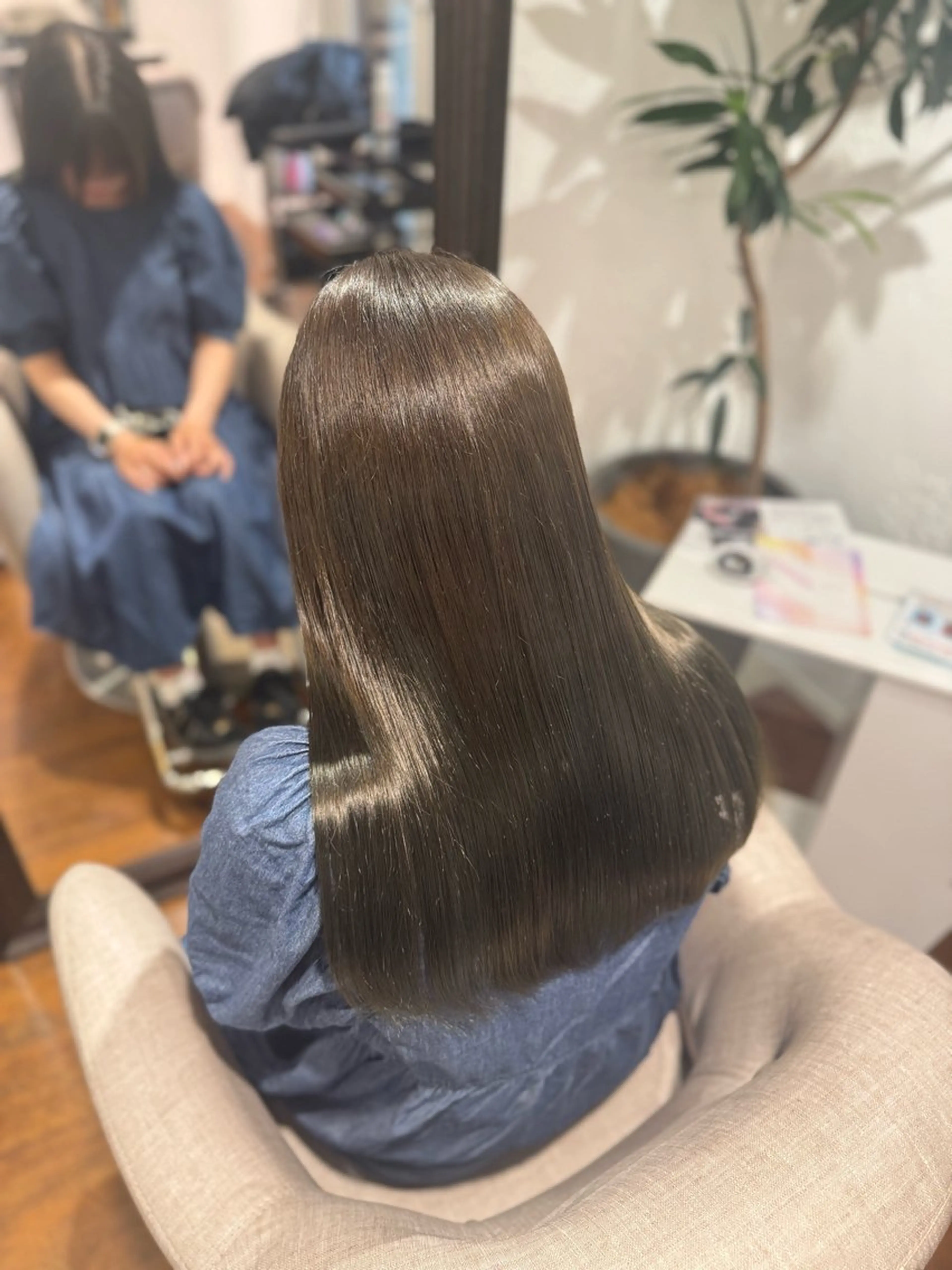 ロング カラー ベージュカラー オリーブベージュ 𩵋住 佳帆のヘアスタイル