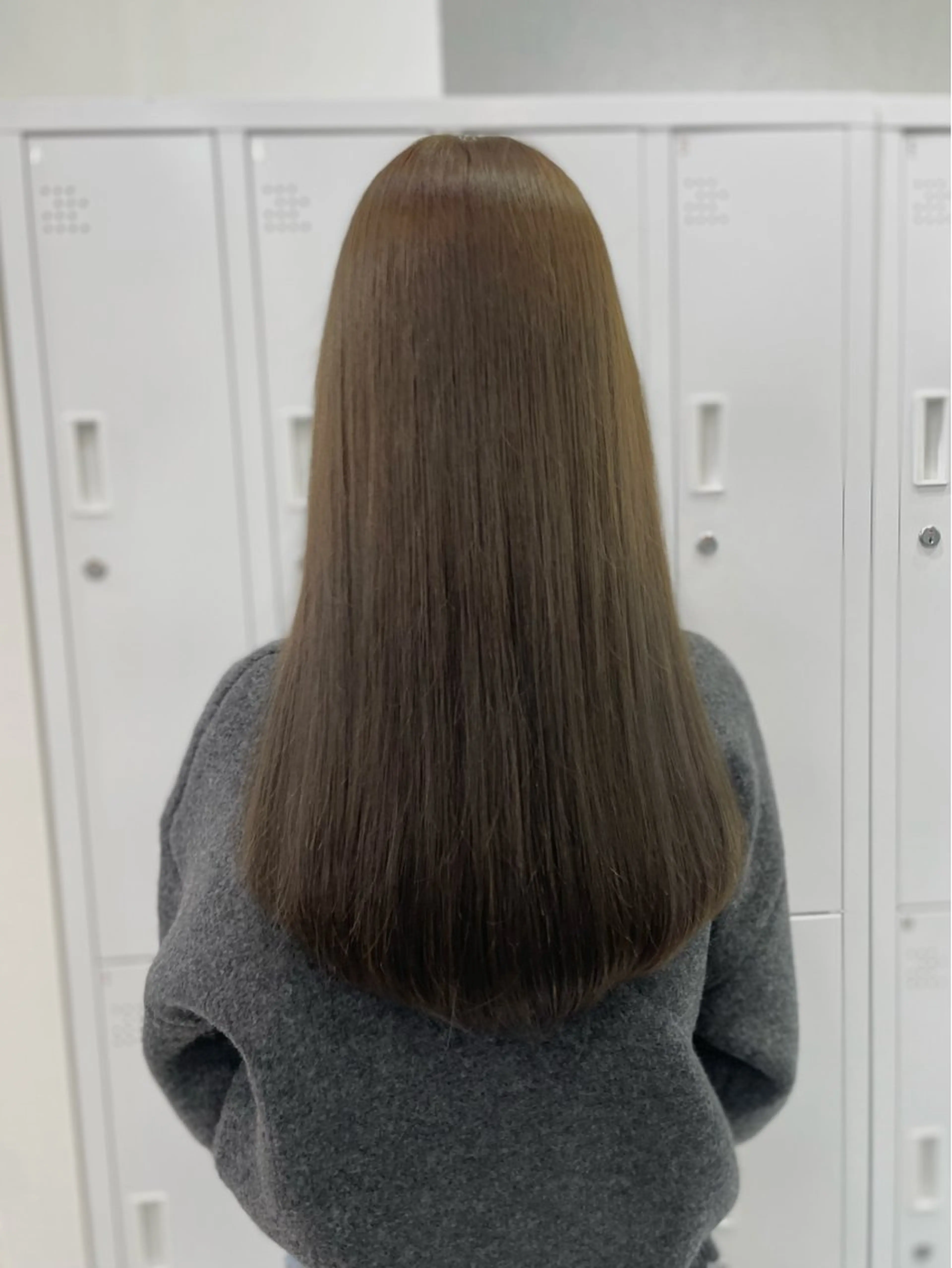 ロング カラー ベージュカラー ブリーチ 透明感カラー ブリーチなしカラー オリーブベージュ ヘアカラー 垢抜け似合わせカラー /梅田 /ayanaのヘアスタイル