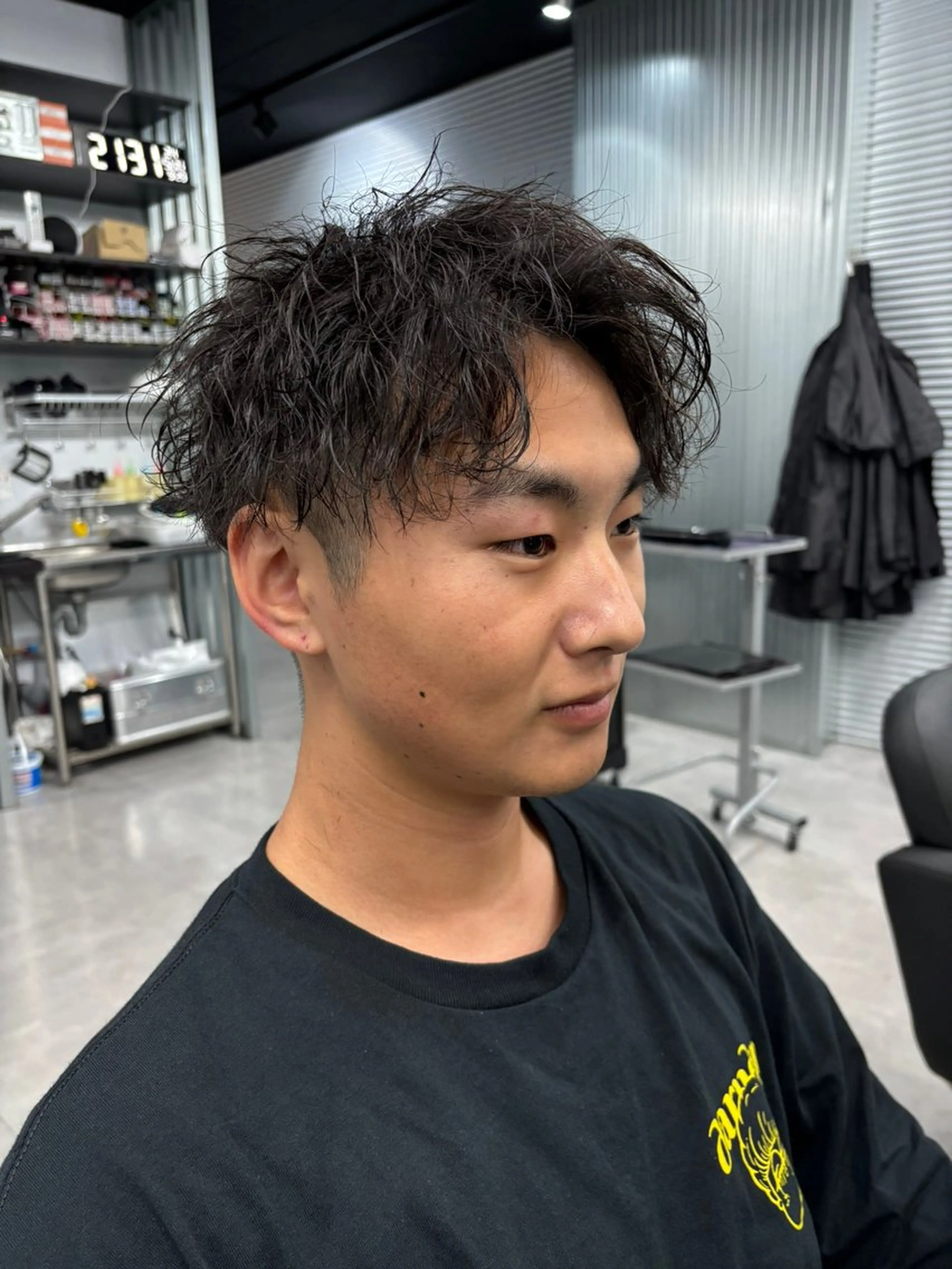 パーマ メンズ マッシュ メンズパーマ 刈り上げ 波巻きパーマ 波巻き/ツイスパ/ 短髪/鈴木俊也のヘアスタイル