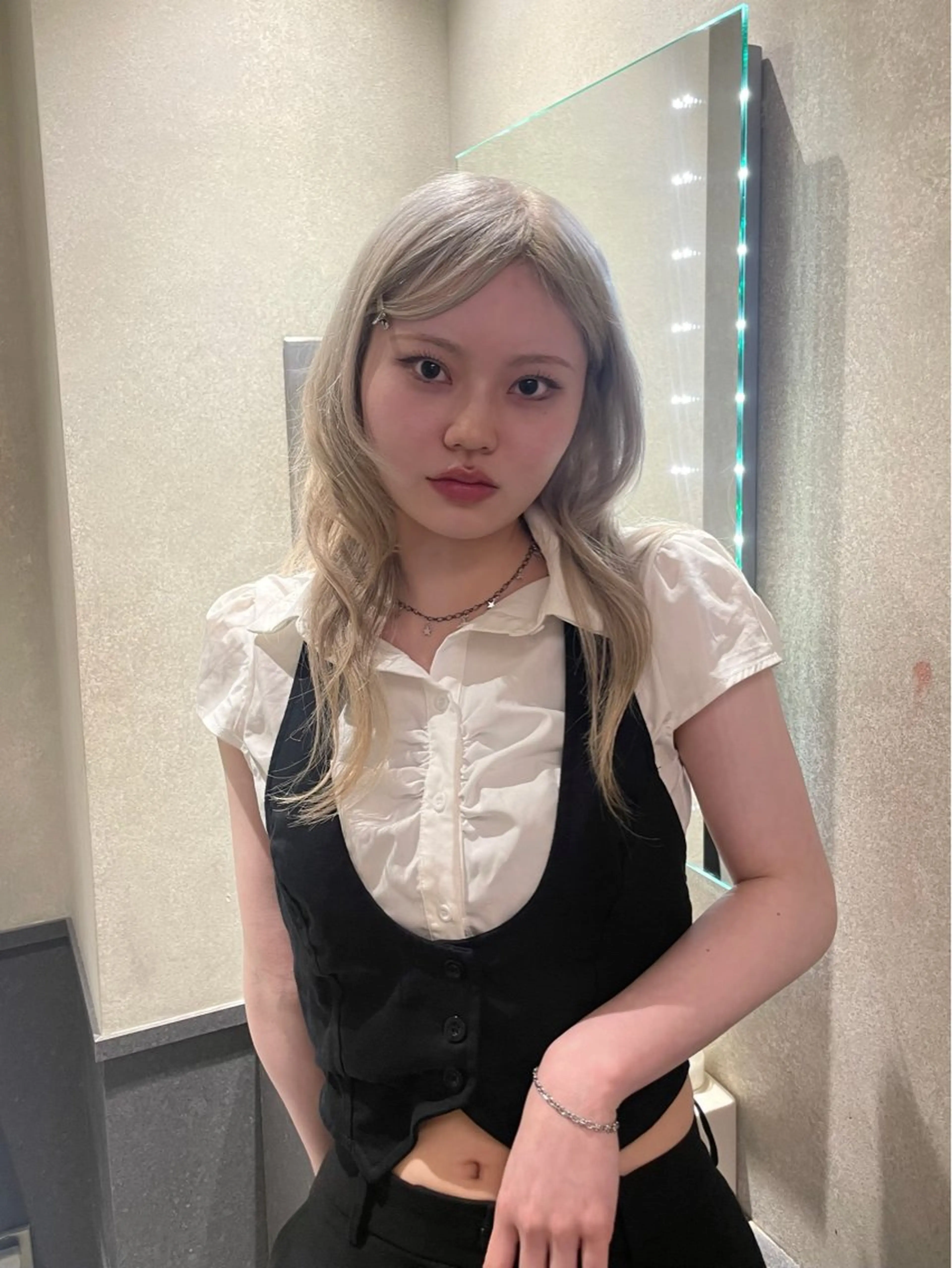 カラー ブリーチ ヘアカラー 韓国ヘア/グレージュ kanako🤍🫧のヘアスタイル