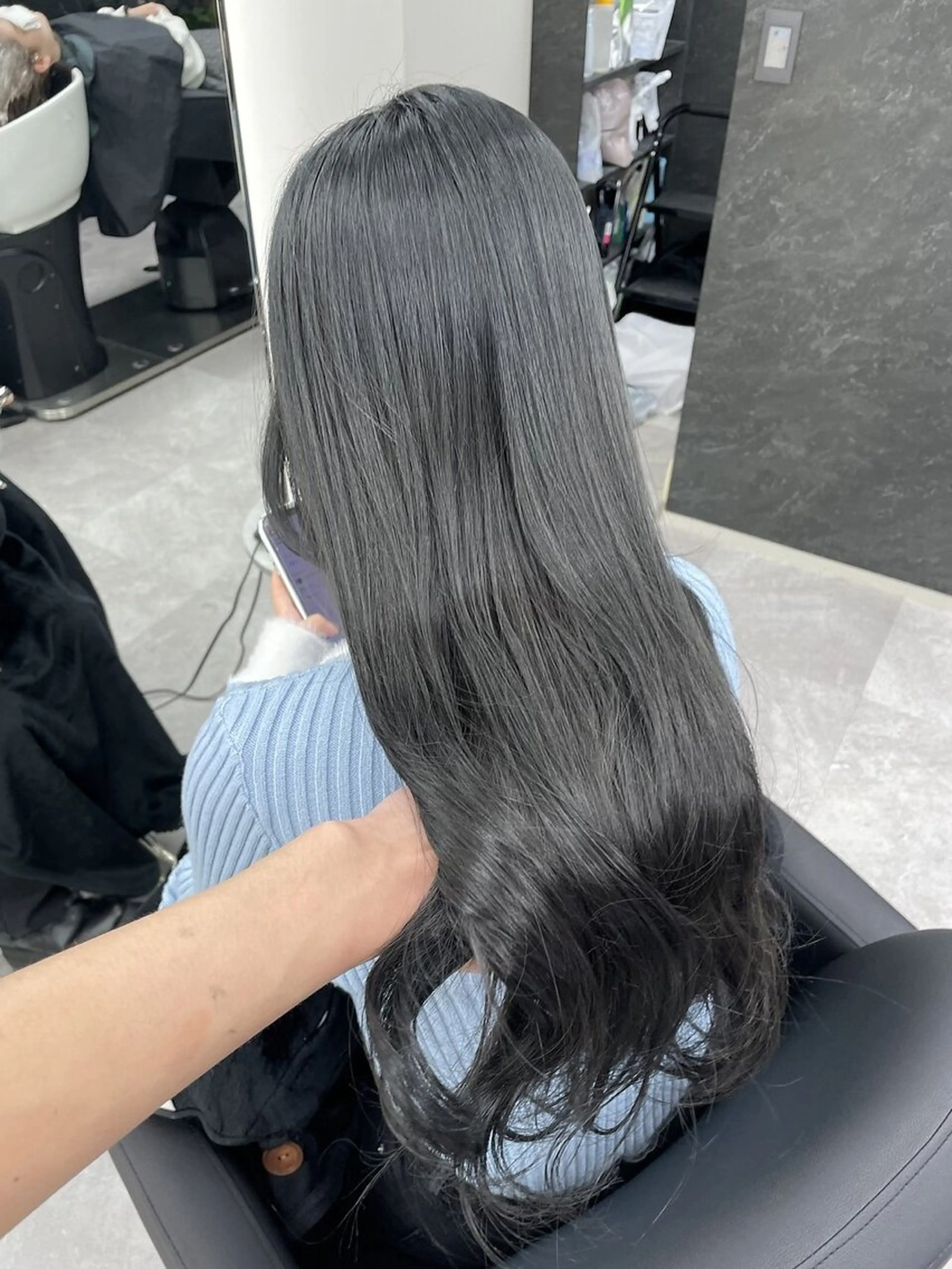 ロング カラー アッシュ アッシュブラック 黒髪 縮毛矯正/艶カラー /髪質改善/なんばのヘアスタイル