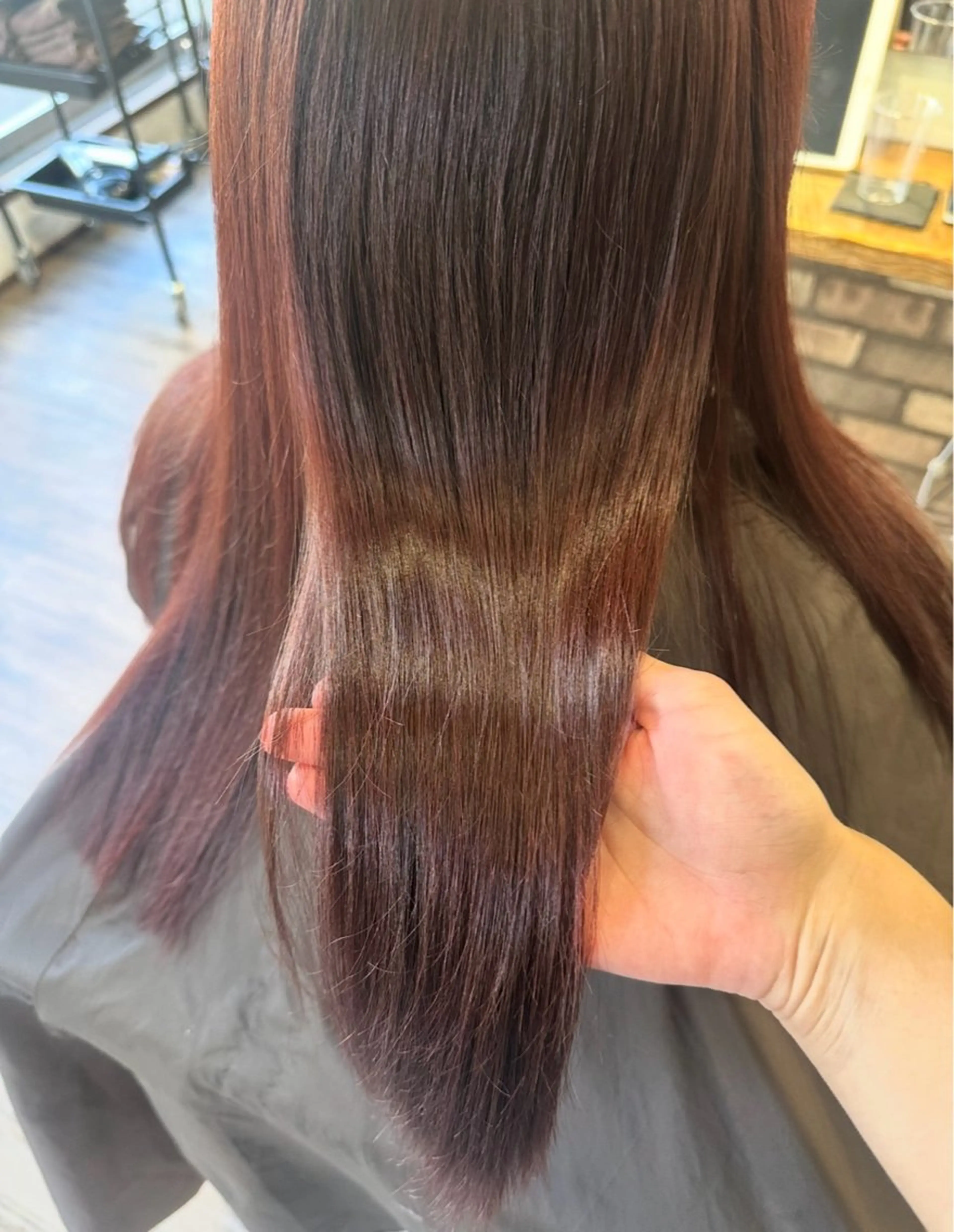 ロング ヘアカラー オノ アイラのヘアスタイル