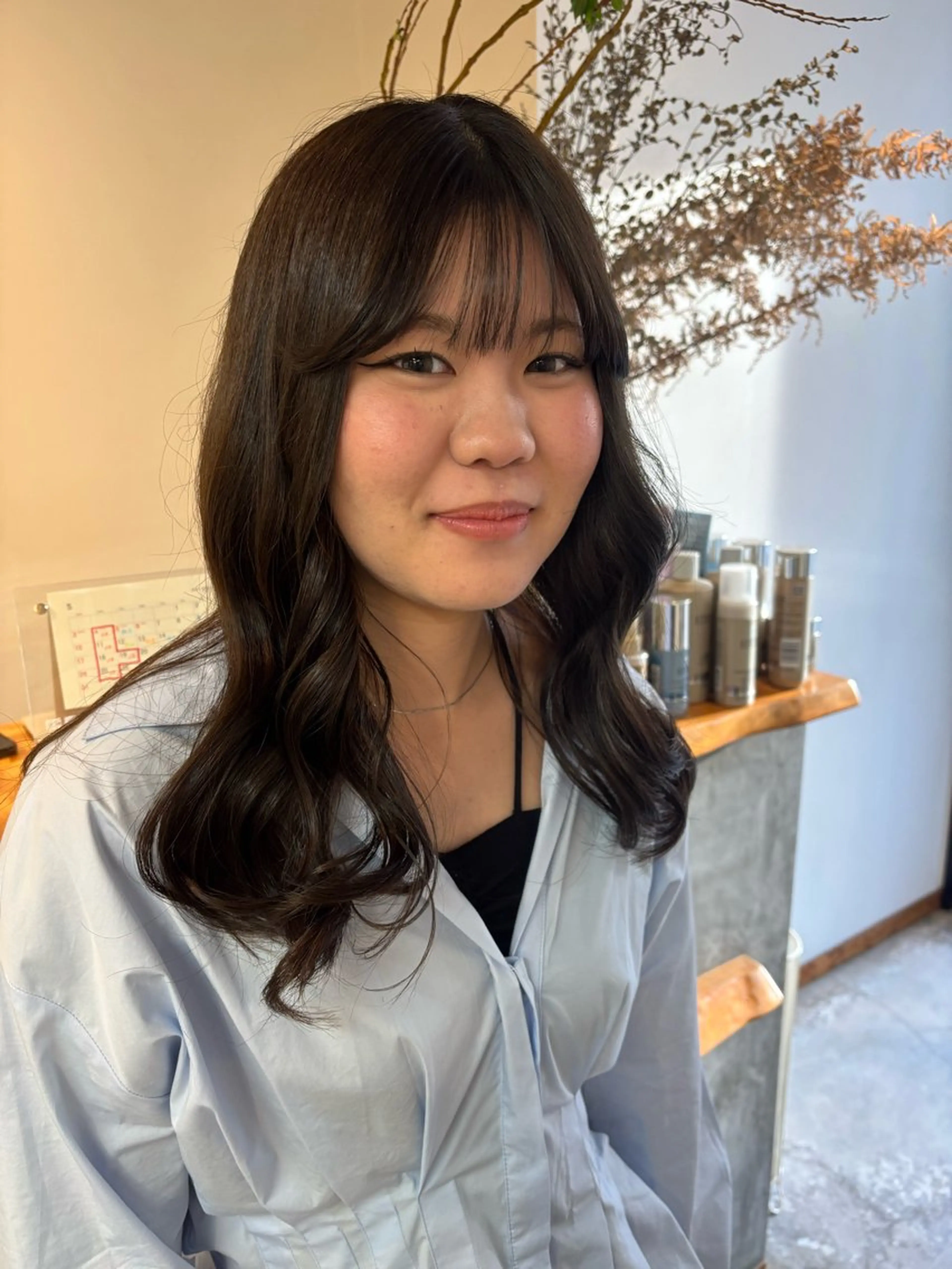 セミロング カラー 安達 咲のヘアスタイル