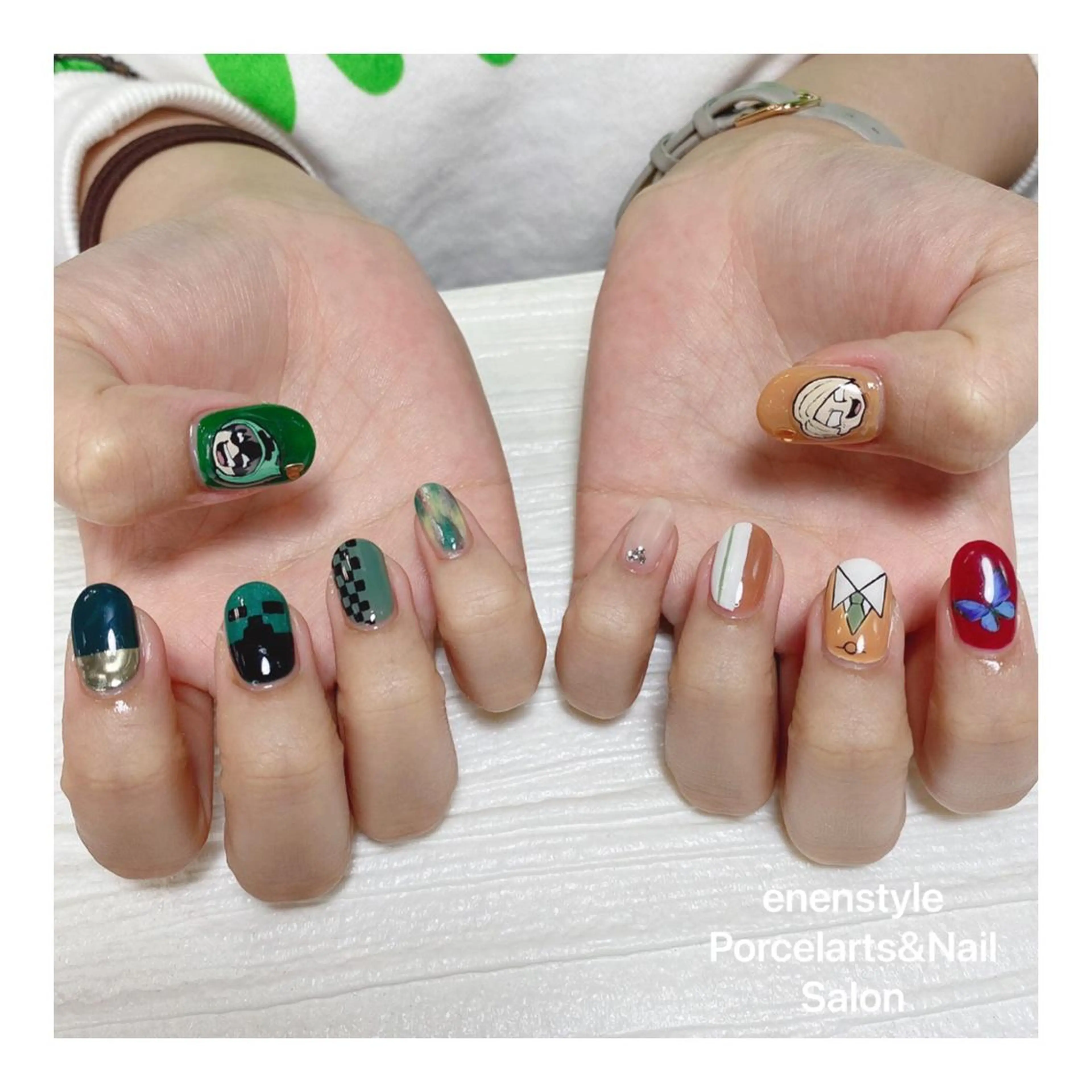 ショート ネイル 👑enen style👑のネイルデザイン