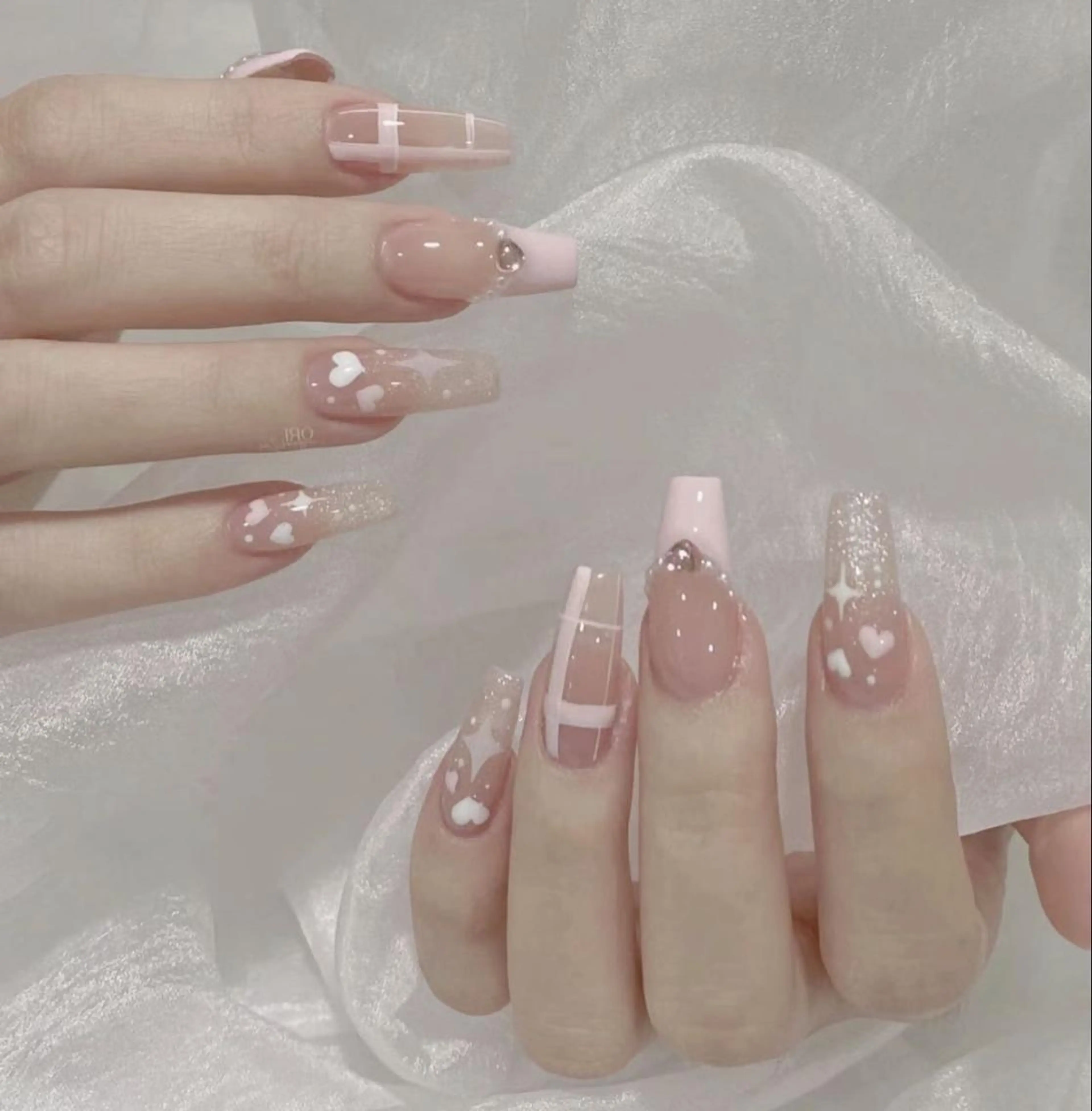 ネイル アートネイル 長さ出し ネイルチップ Queens ciciのネイルデザイン