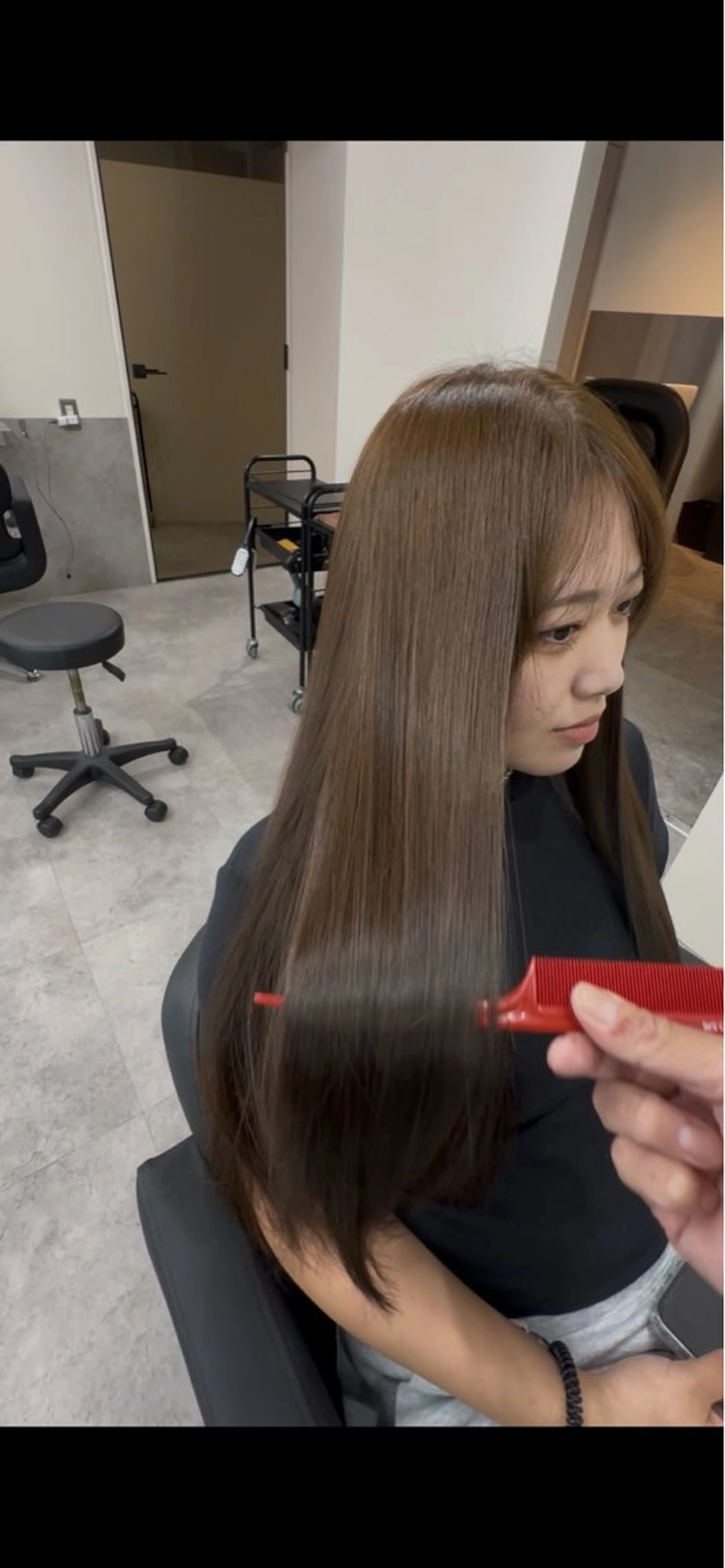 ロング カット 縮毛矯正 トリートメント 🫧とぅるん艶髪🫧 透明感カラー×猿渡のヘアスタイル