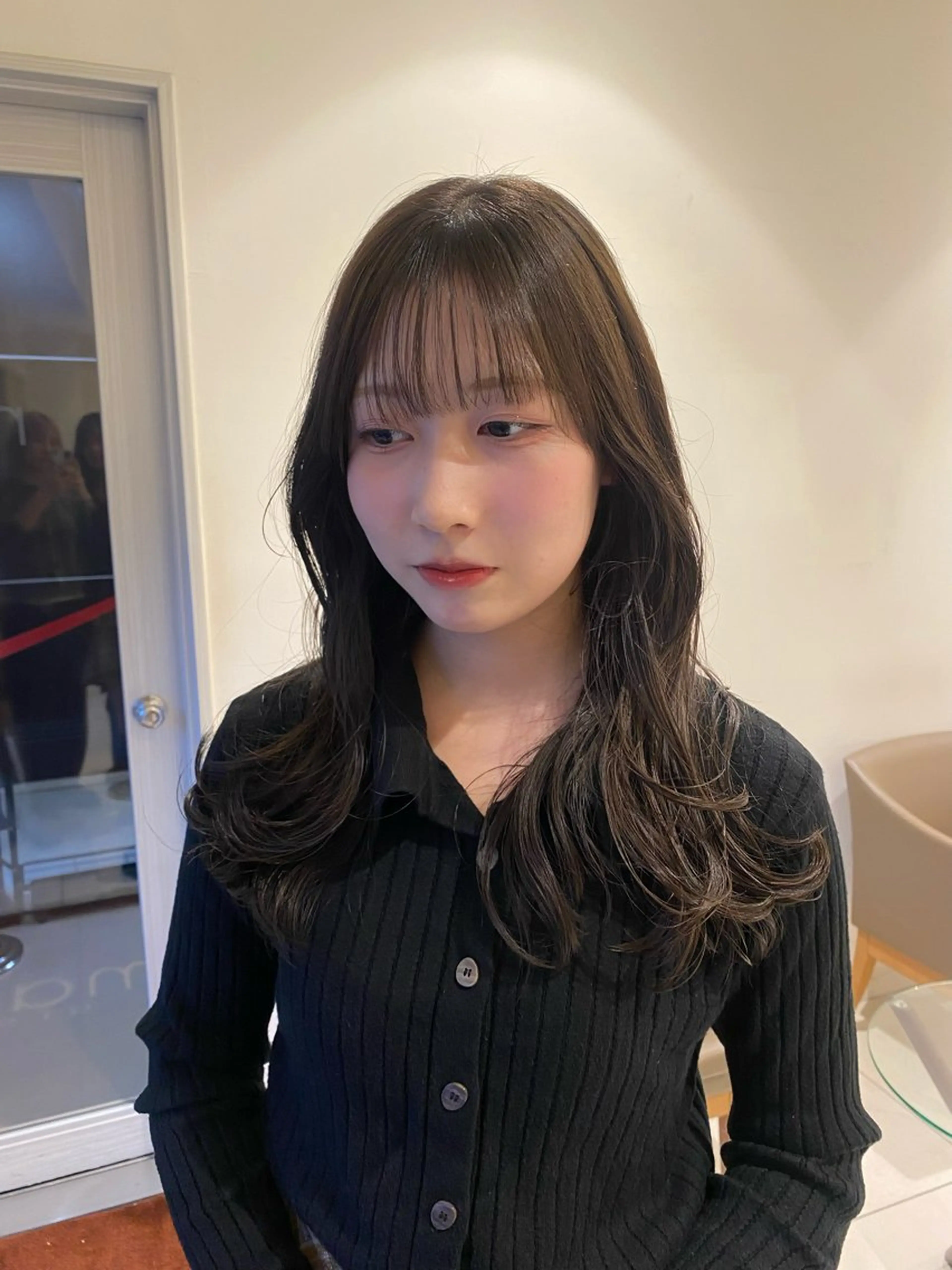 セミロング ⭐ハイトーン/ 赤み消し/カナ⭐️のヘアスタイル