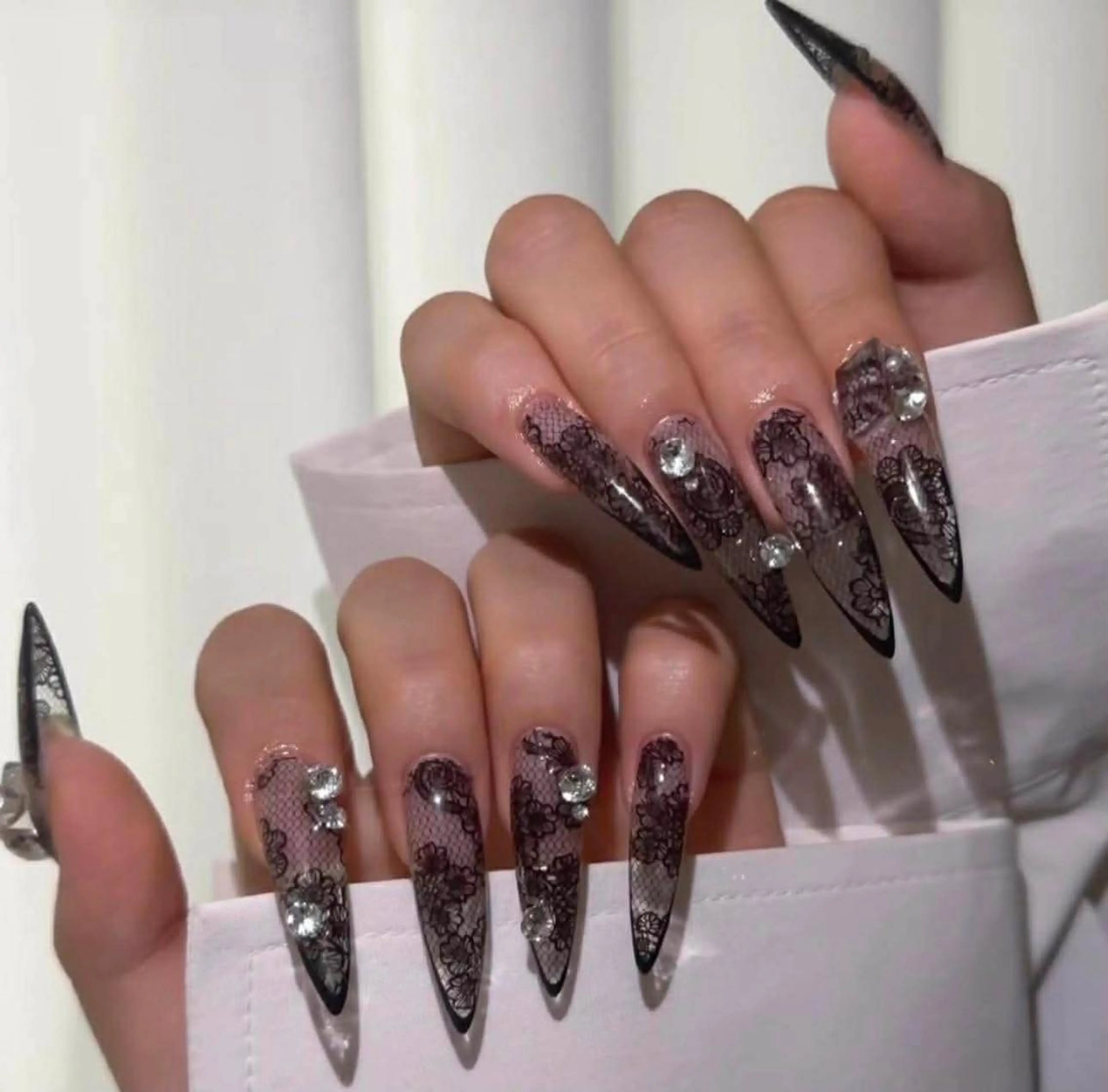 ロング カラー グラデーションカラー 韓国風ヘア ハンドネイル Bling Salonのネイルデザイン