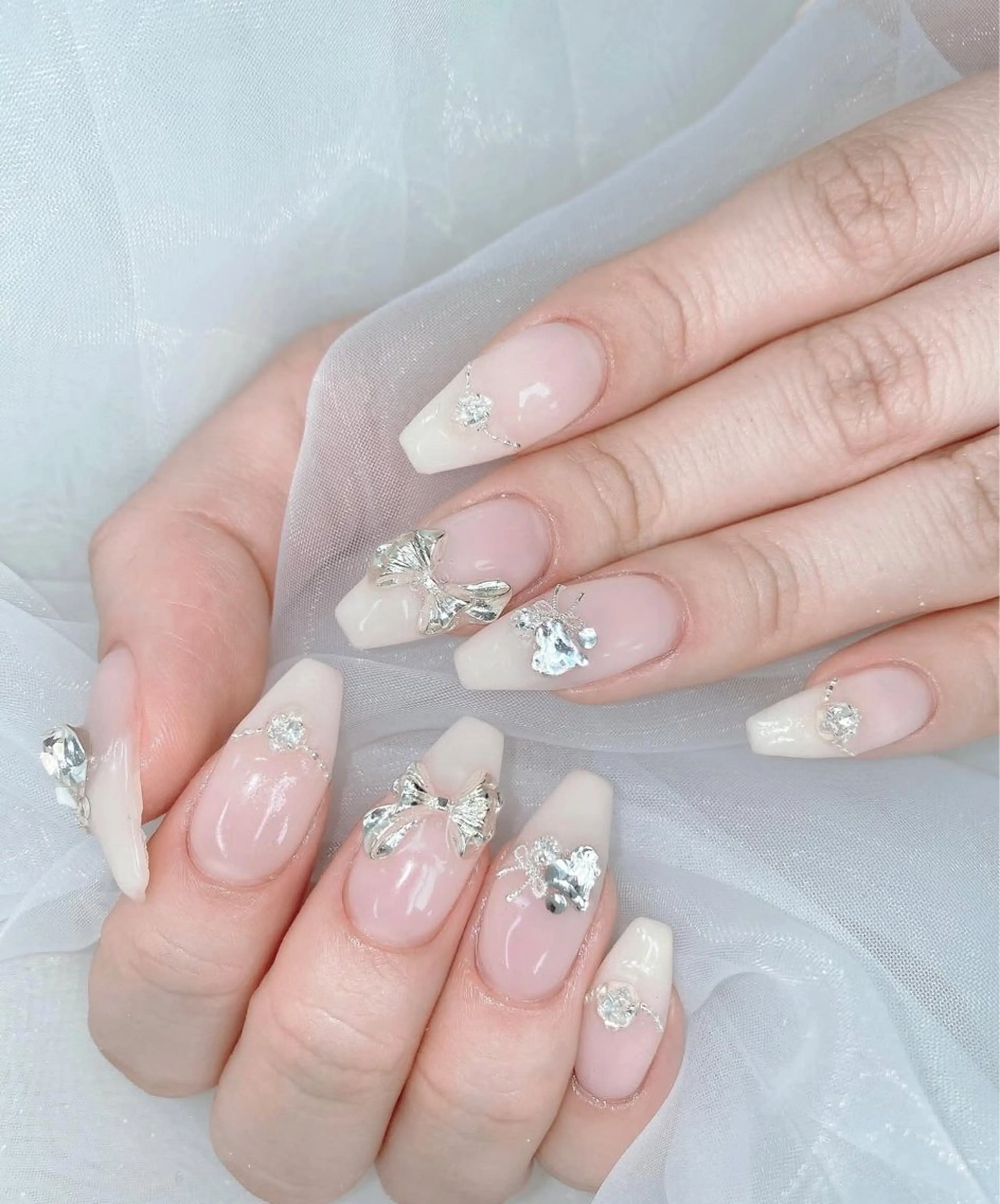 ネイル アニマル柄 オーロラネイル チークネイル フラッシュネイル ジェルネイル ハンドネイル Tira Nailのネイルデザイン