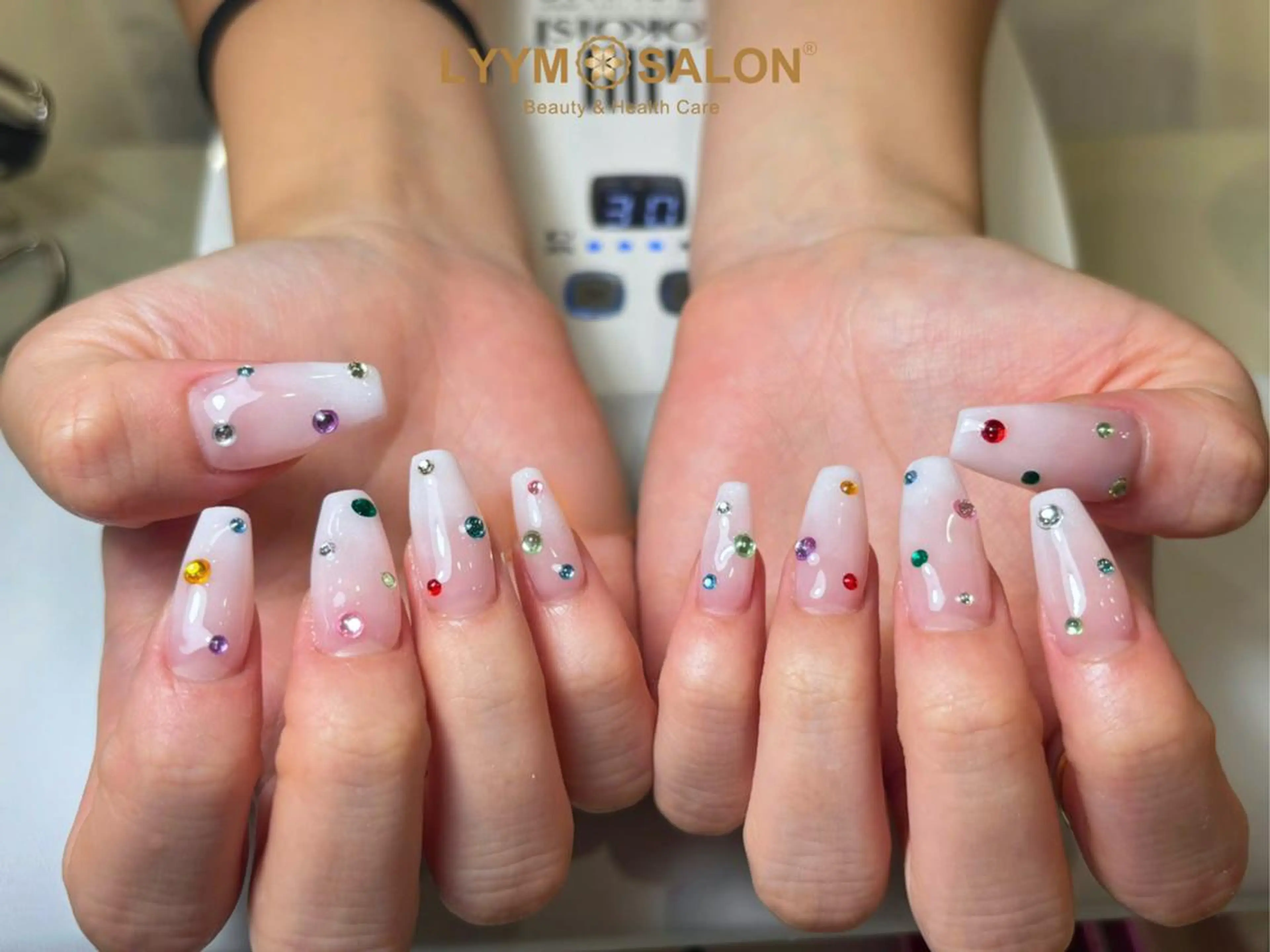 ネイル ブルー グラデーション グリーン キラキラネイル 韓国ネイル ハンドネイル ハンドケア LYYM Salon Miraのネイルデザイン