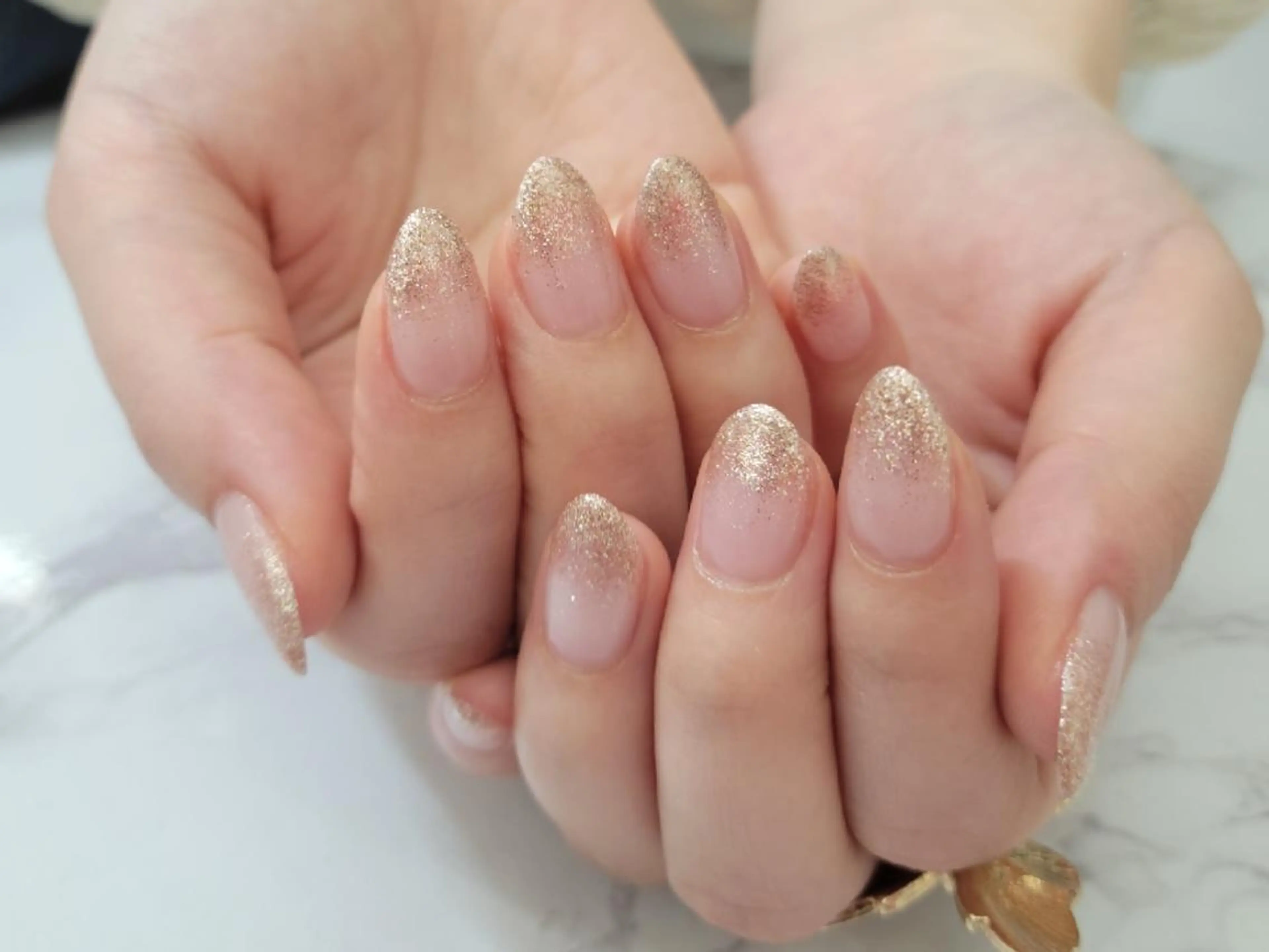 ネイル ジェルネイル グラデーション ラメ(グリッター) ラメグラデーション パラジェル WHITELY みどりのネイルデザイン