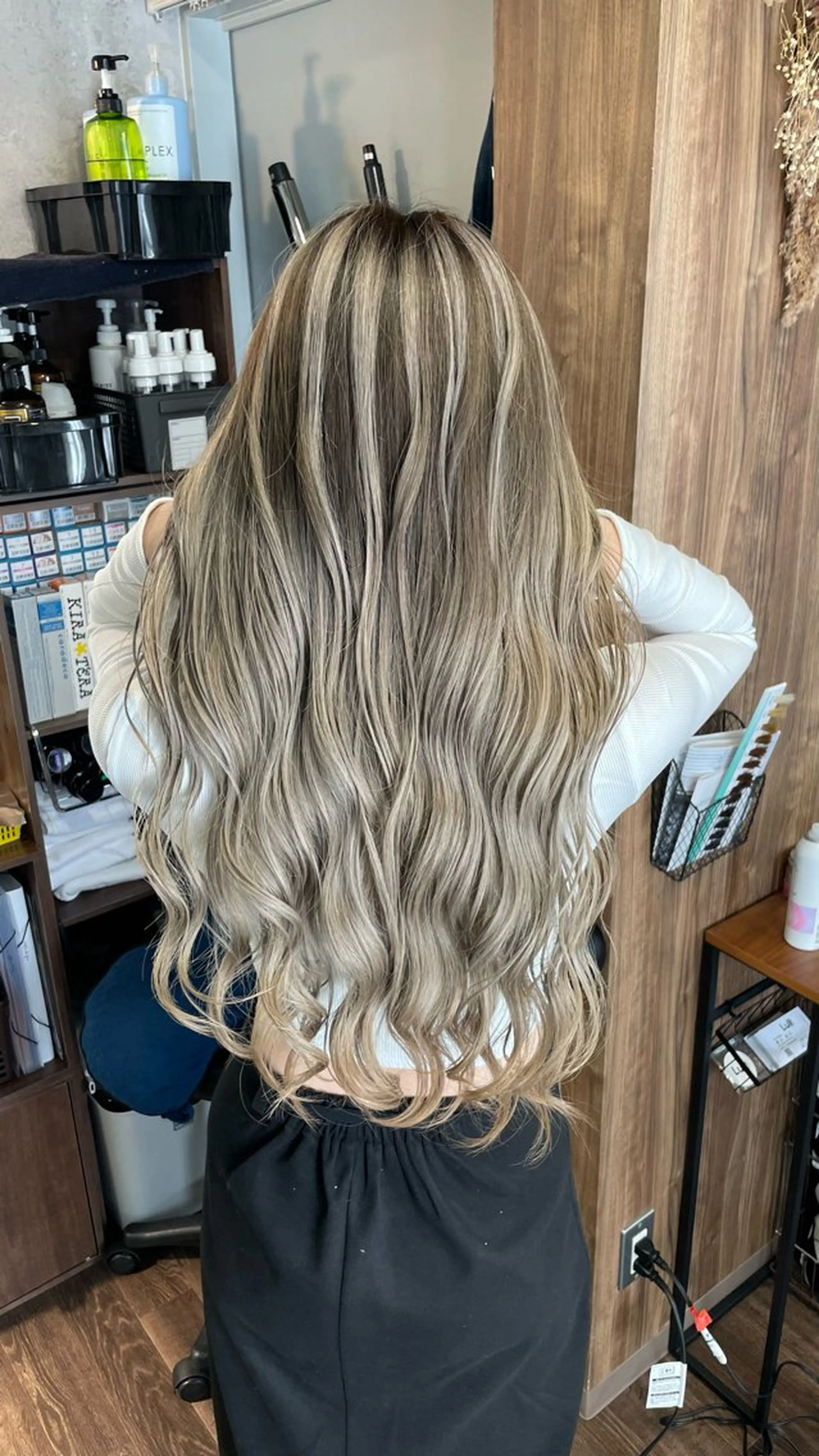 ロング カラー バレイヤージュ レイヤーカット ヘアカラー トリートメント Lull1人美容室 バレイヤージュのヘアスタイル