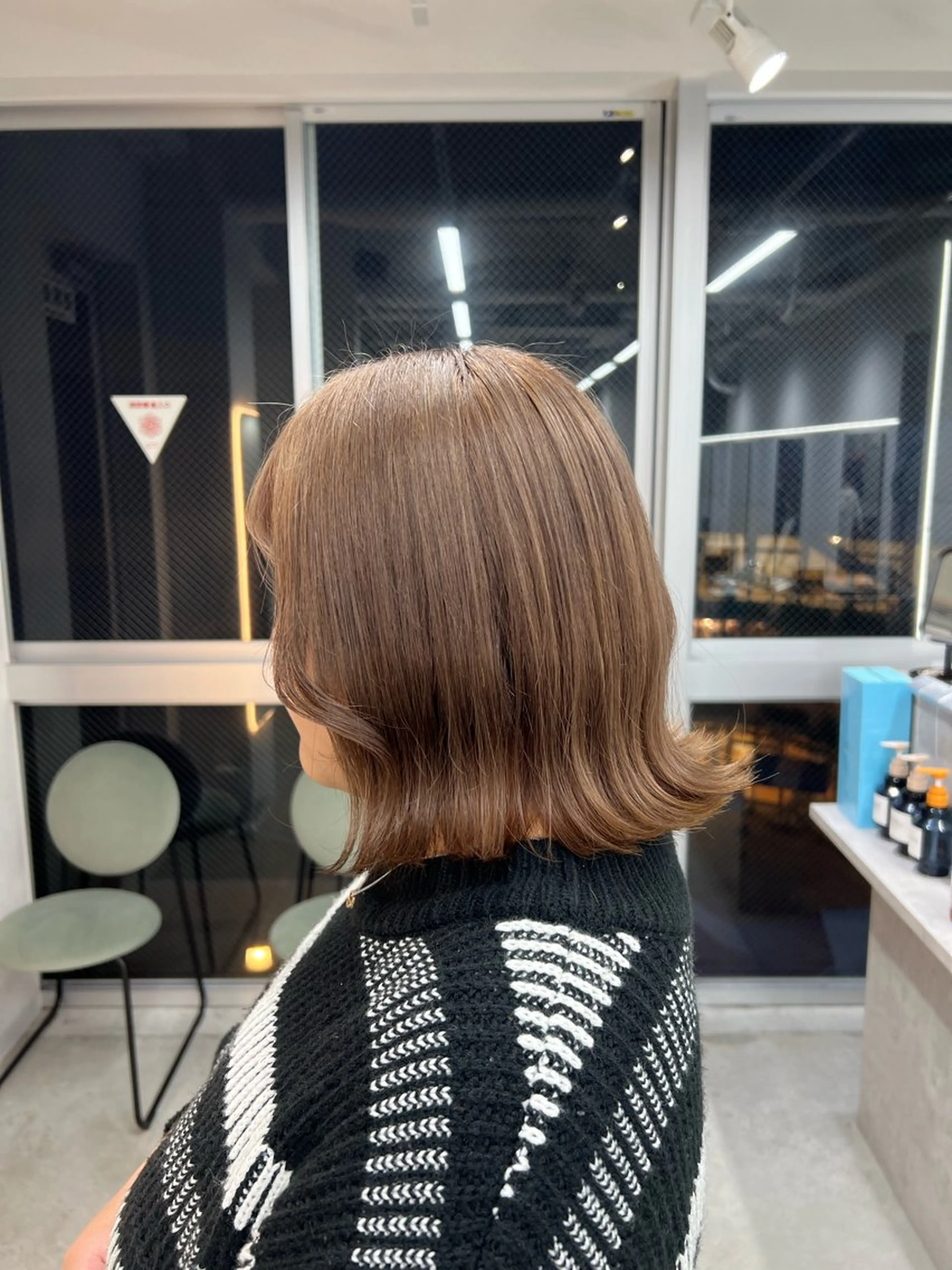 ミディアム ヘアカラー maya レイヤーカットのヘアスタイル