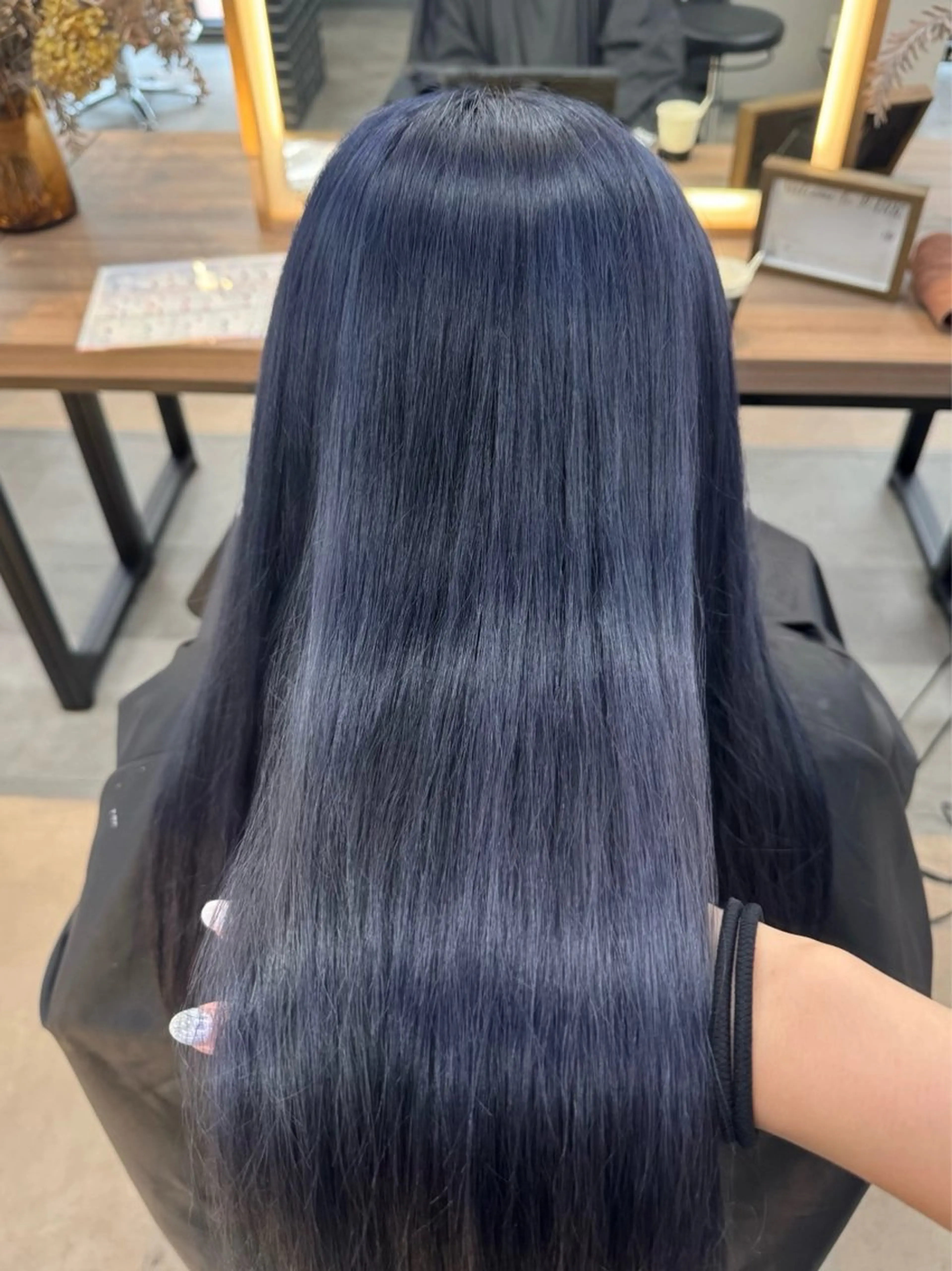 ロング カラー ブリーチ ブルーカラー シルバー ヘアカラー 髪質改善/レイヤー/ 🐣kokoro🌸のヘアスタイル