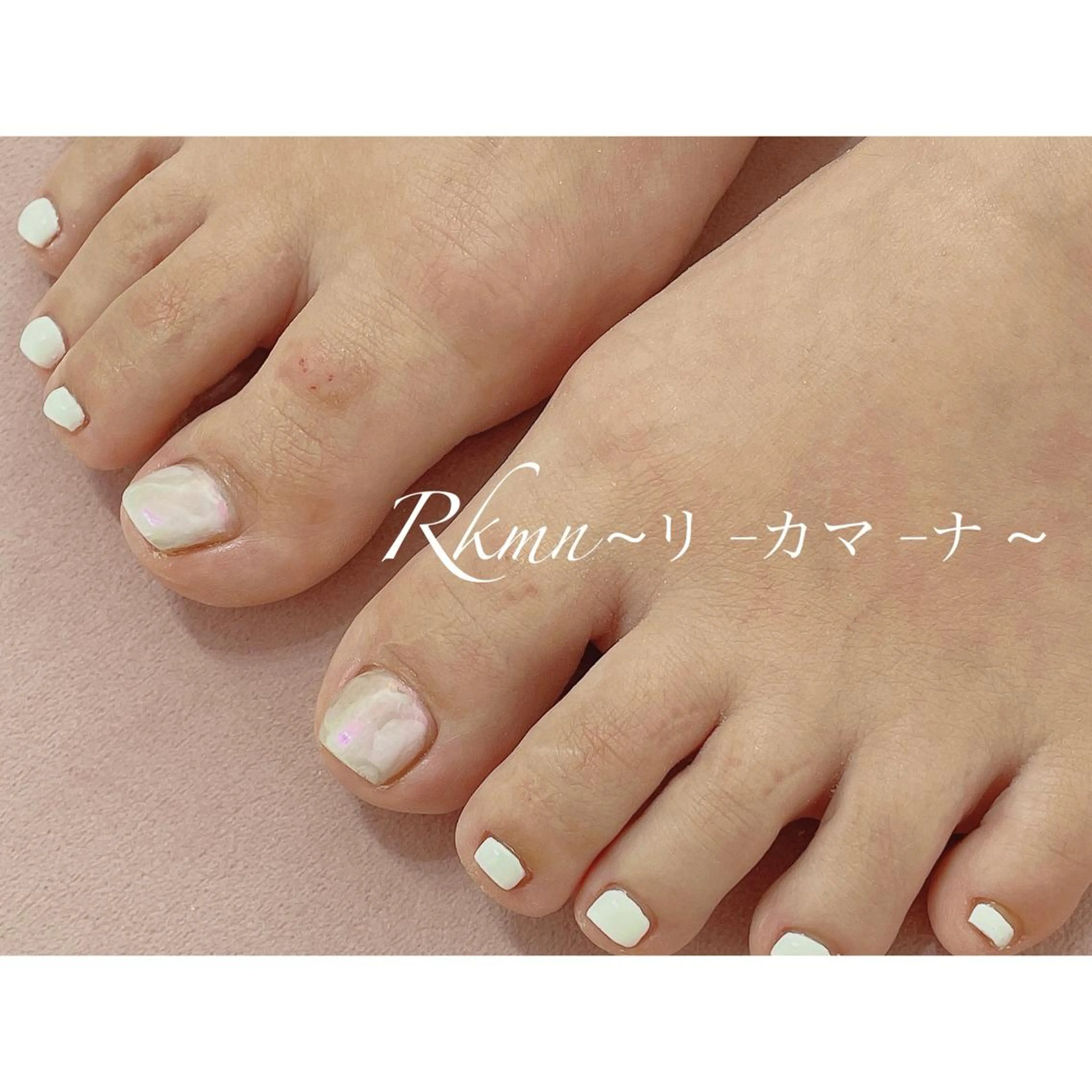 ネイル アートネイル フットネイル ニュアンスネイル 春ネイル ホワイト Rkmn ~リ-カマ-ナ~のネイルデザイン