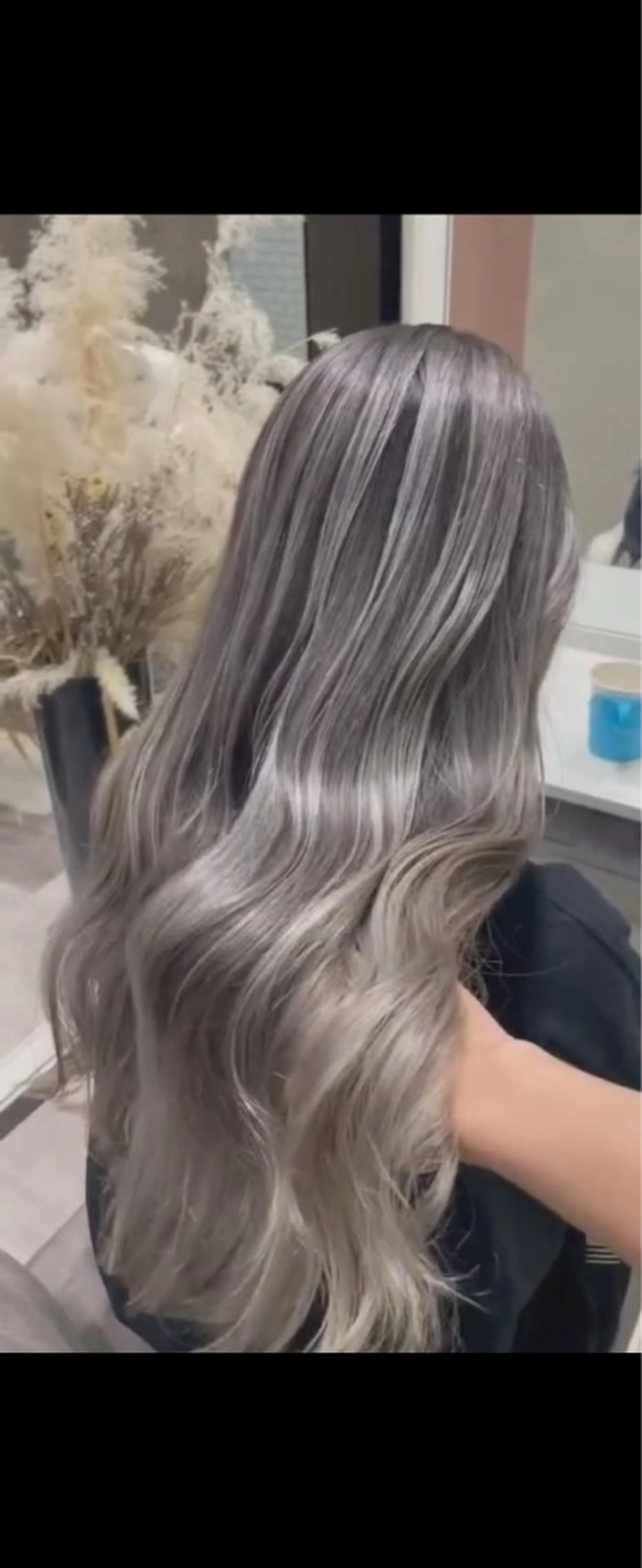 ロング fand AKANE のヘアスタイル