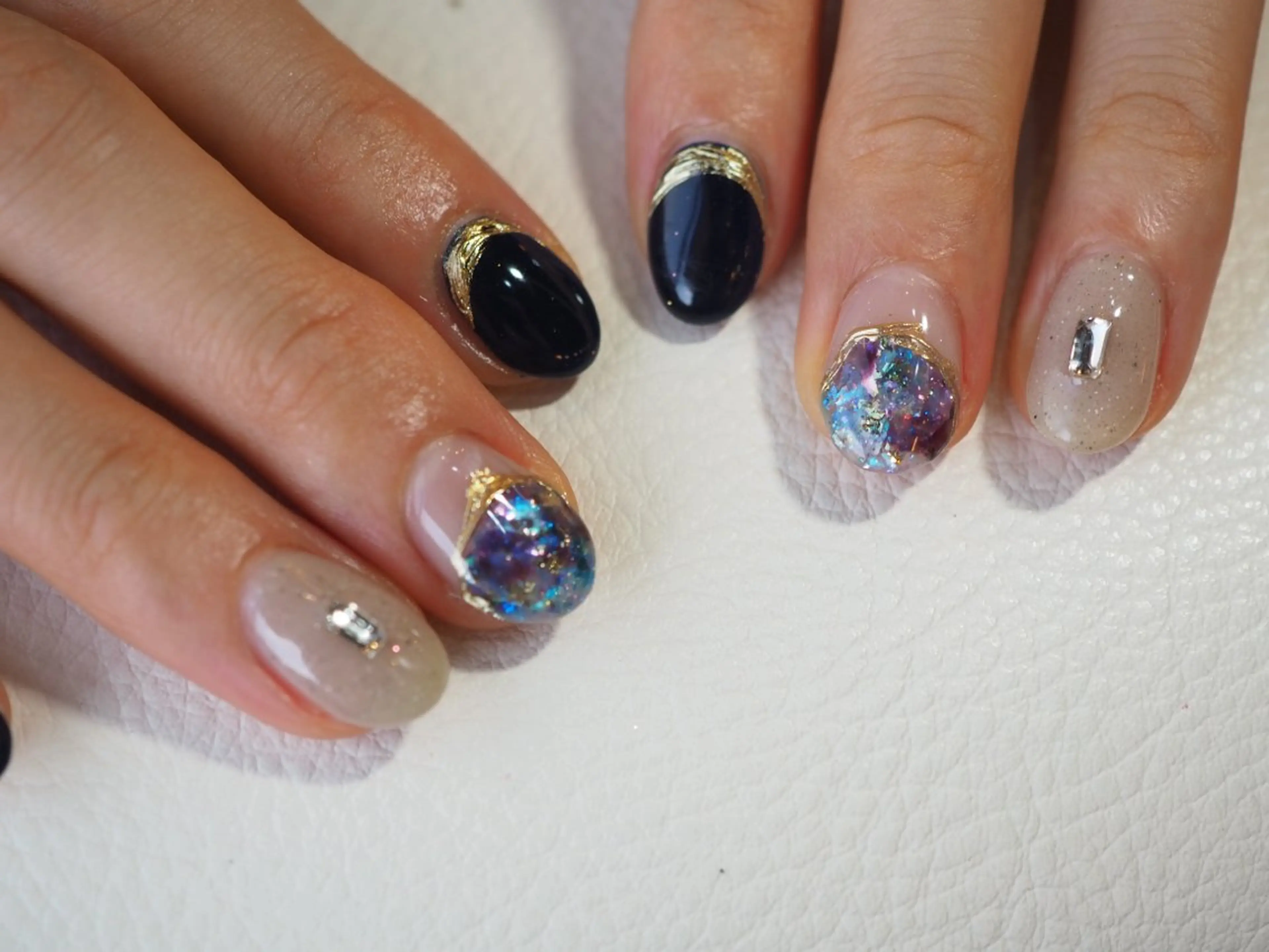 ネイル キラキラネイル ニュアンスネイル glaNje shioriのネイルデザイン