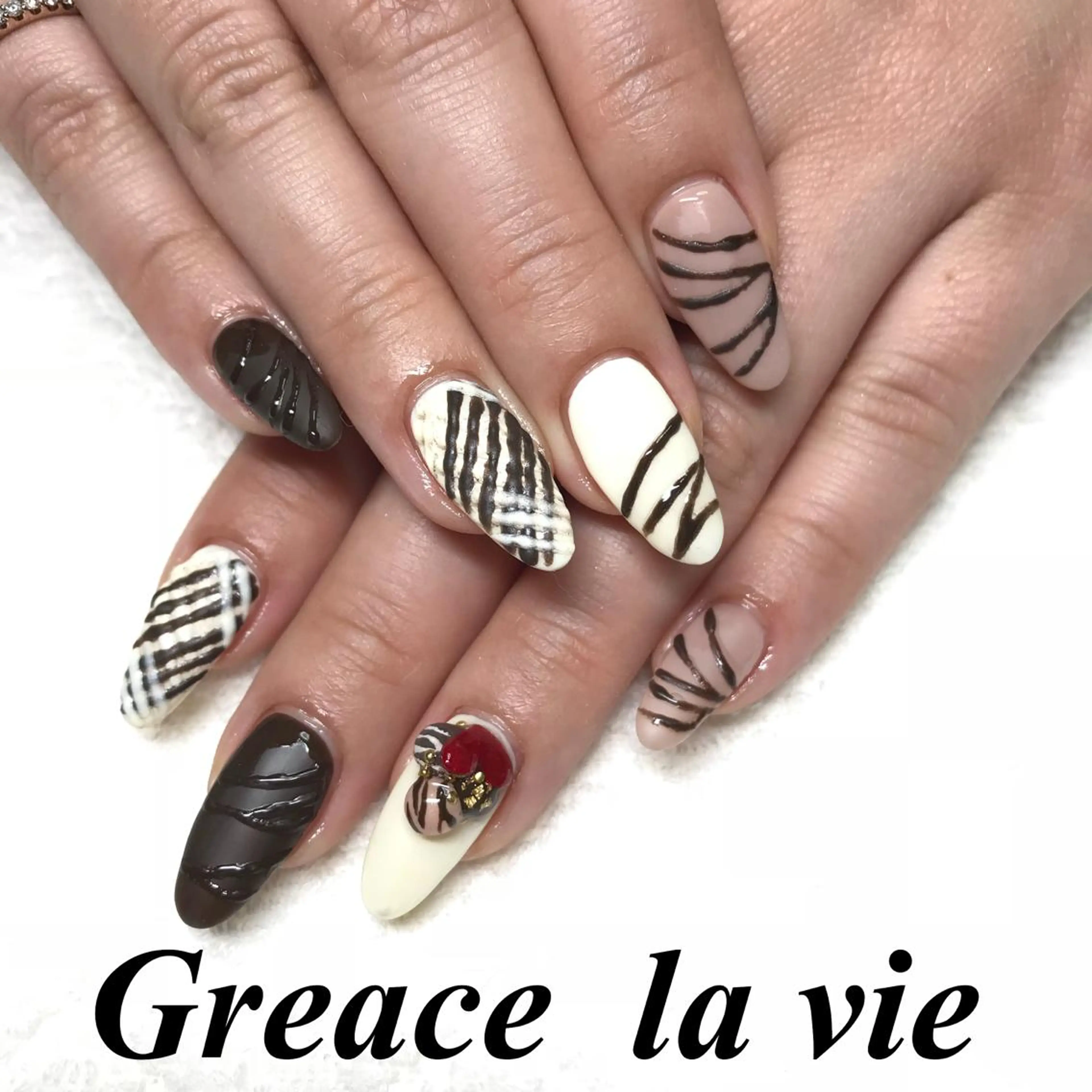 ロング カラー パーマ ヘアアレンジ キッズ ネイル マツエク・マツパ バレンタイン Greace la vie所属・Greace  la vieのネイルデザイン