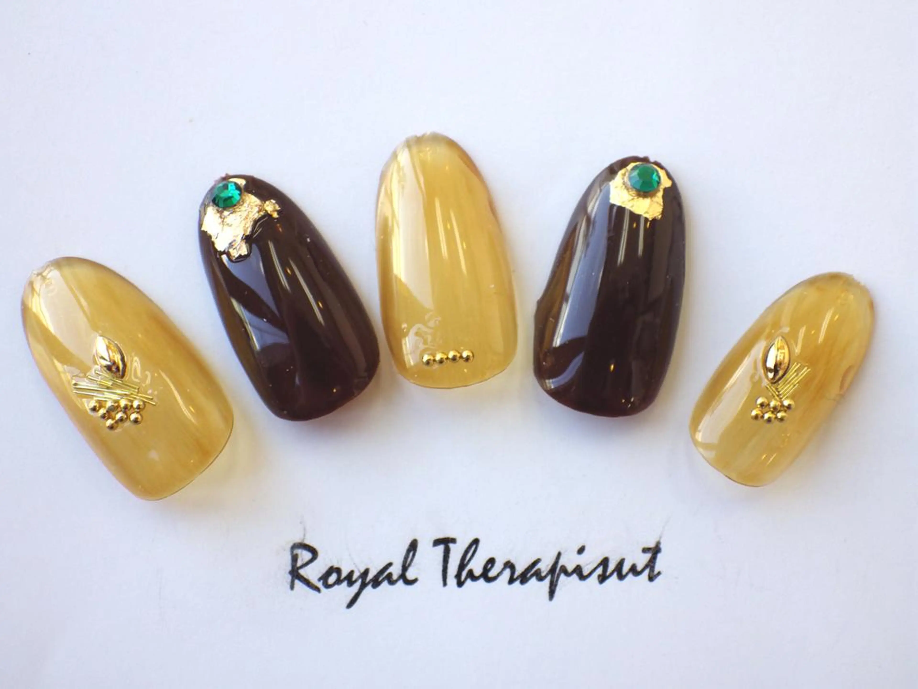 ネイル 【尾下】 ロイヤル•セラピストのネイルデザイン