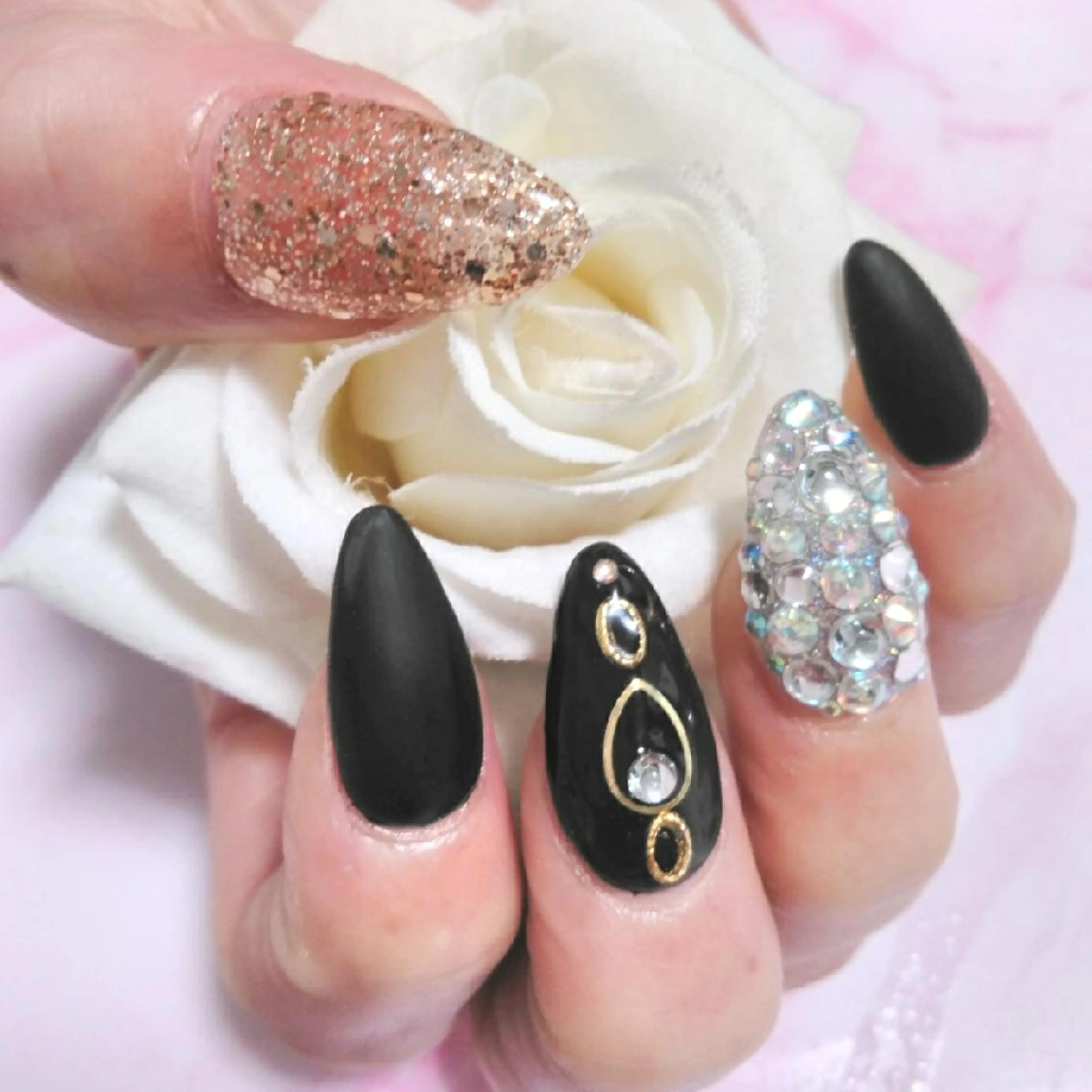 ネイル エステとネイル ローズコンフォートのネイルデザイン