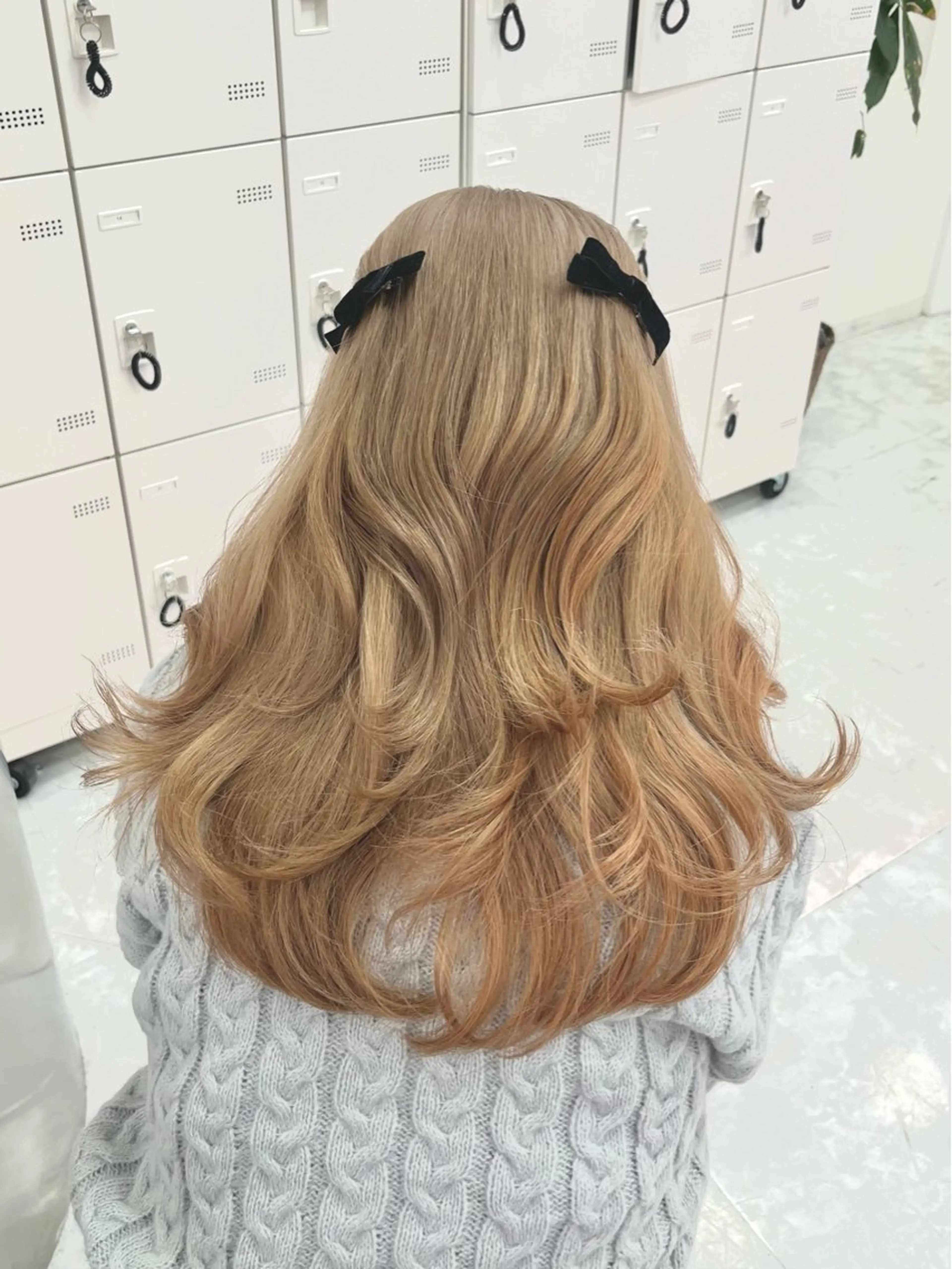 ロング カラー ヘアカラー トリートメント ヘッドスパ ヘアセット ❤︎ワンホンガーリー なハイトーンヘア❤︎のヘアスタイル