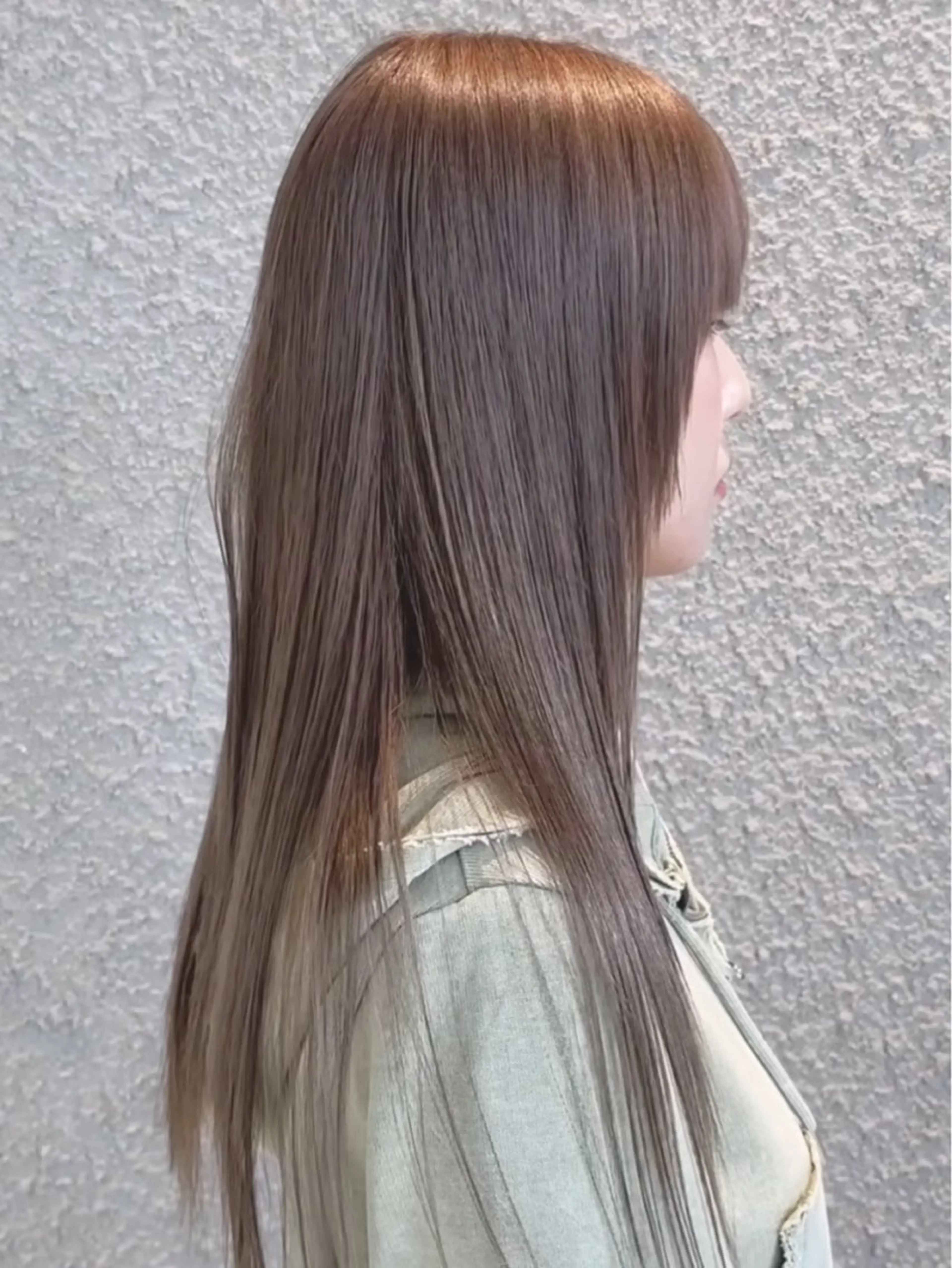 セミロング カラー ヘアアレンジ ベージュカラー ブリーチ 透明感カラー ハイトーンカラー 韓国風ヘア ヘアカラー トリートメント 🌟🍒ハイトーン 韓国ヘア/ユウミのヘアスタイル