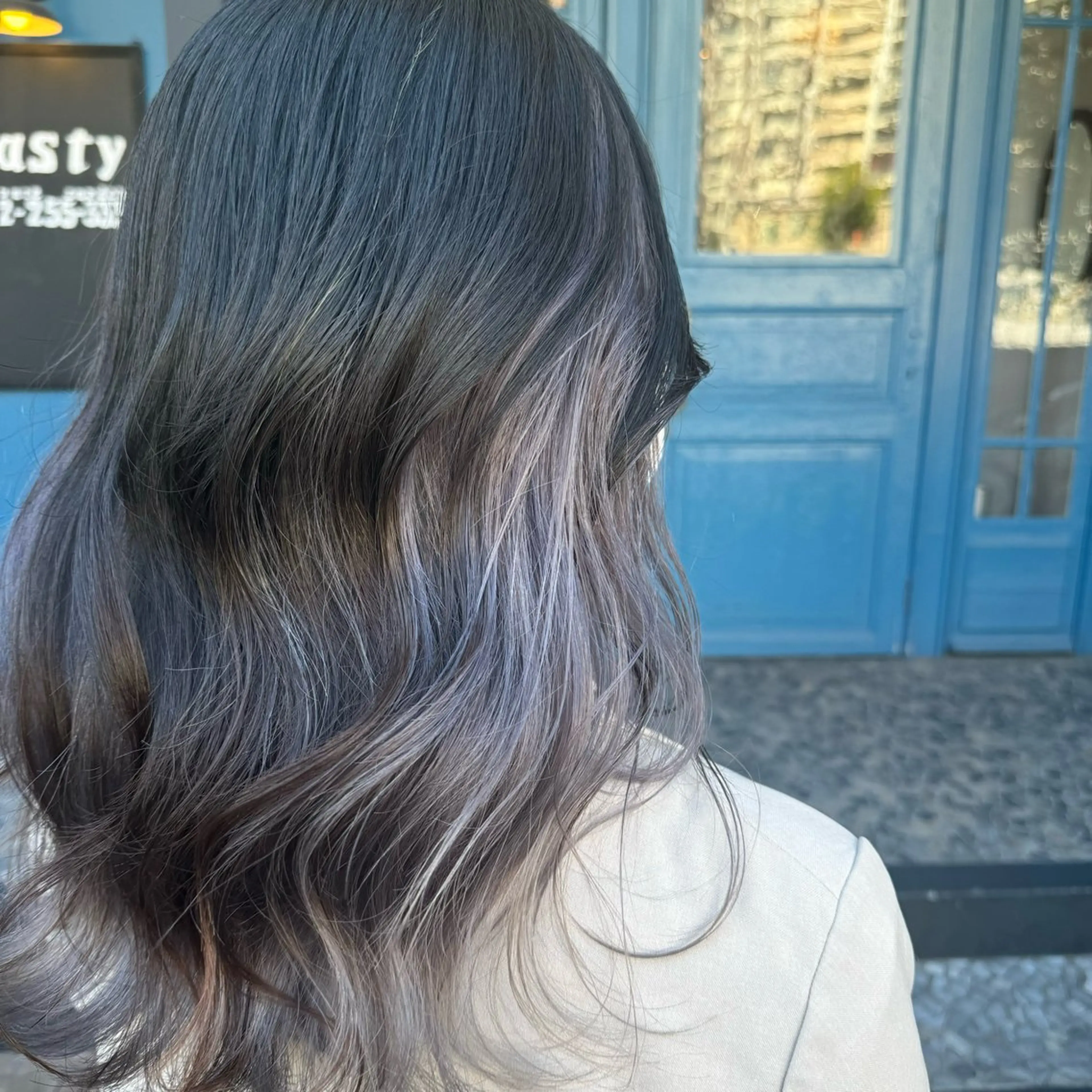 ミディアム カラー ブリーチ シルバー ホワイトシルバー  ︎︎ KASUMIのヘアスタイル