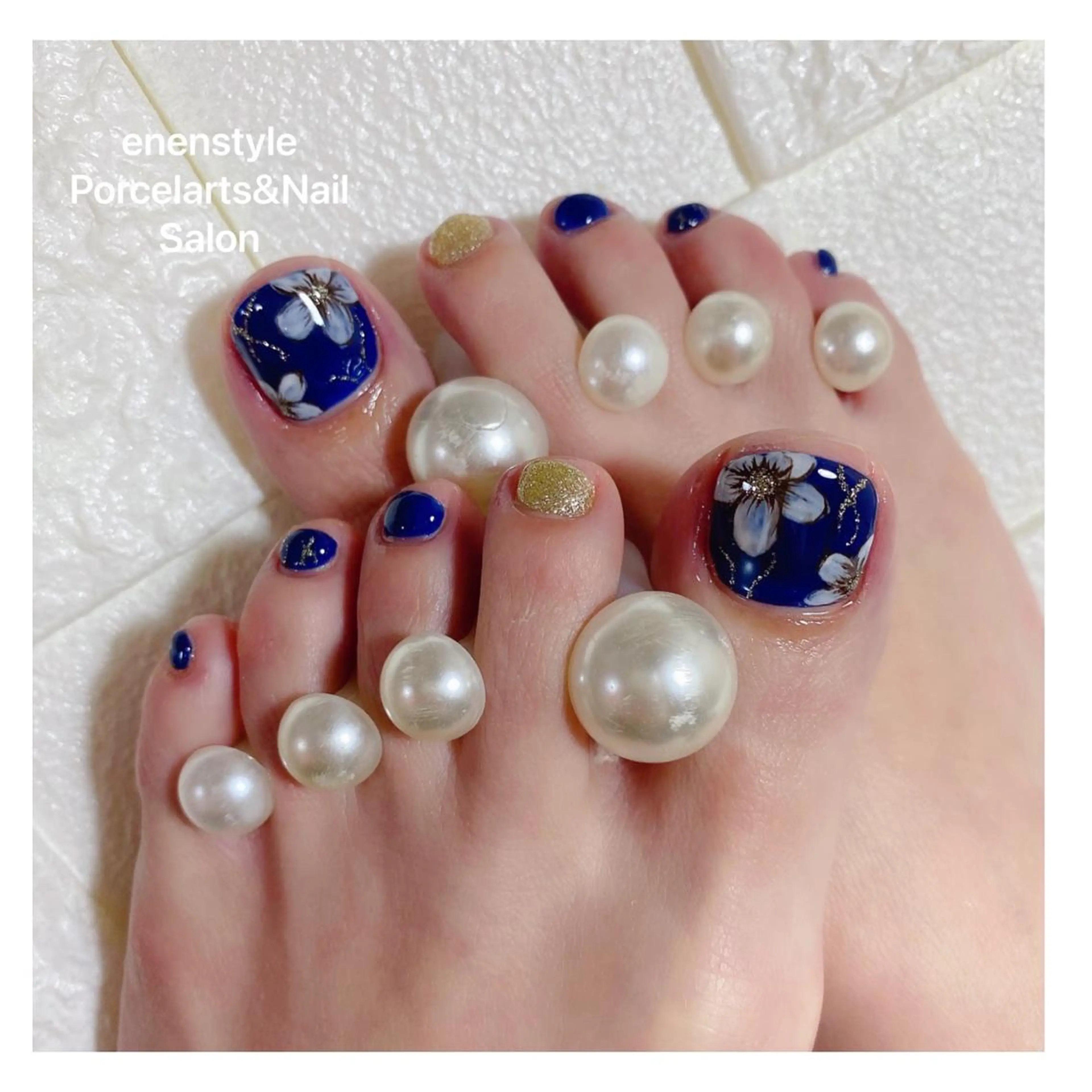 ミディアム ハンドネイル フットネイル 👑enen style👑のネイルデザイン
