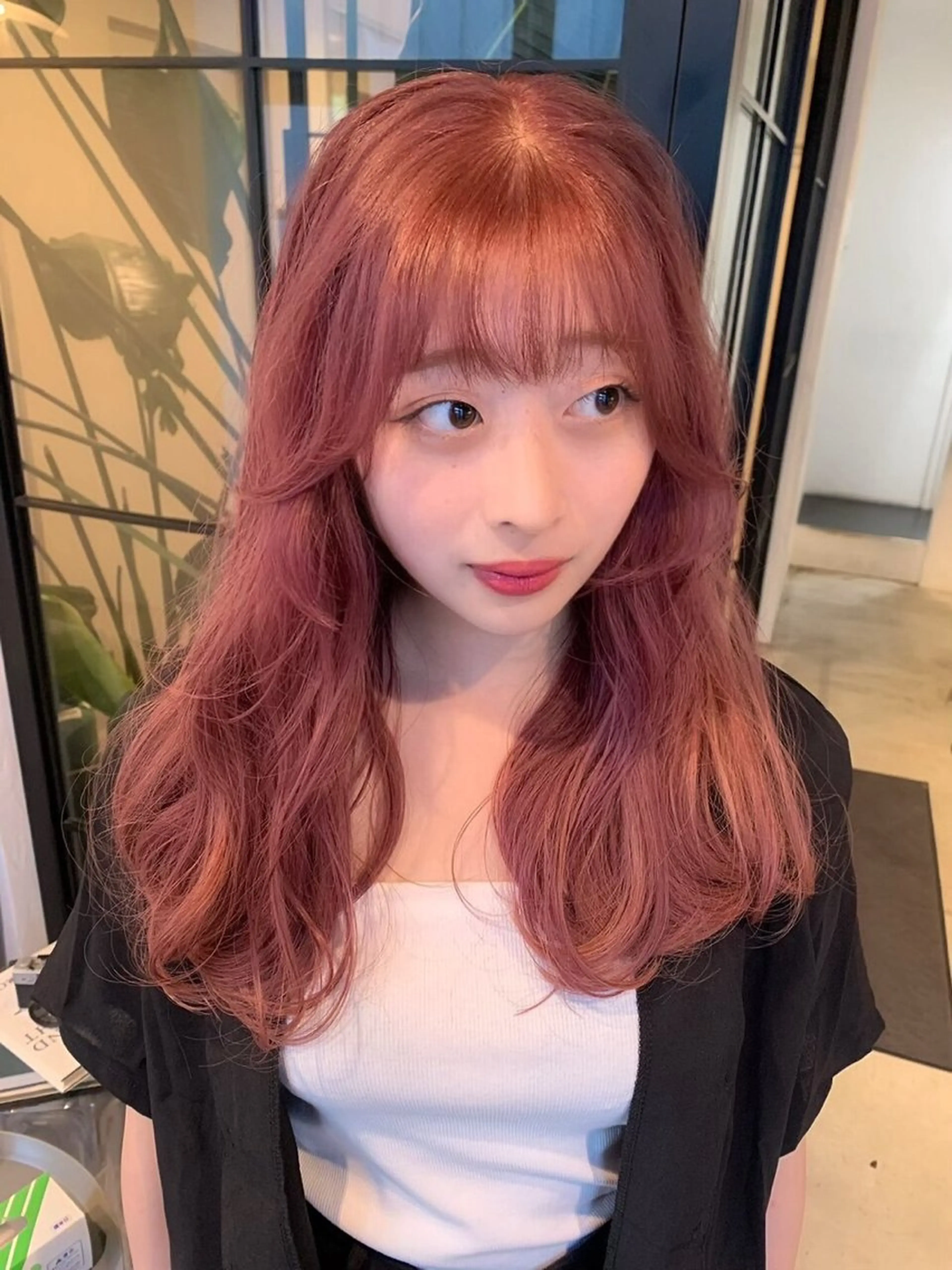 セミロング カラー ピンクカラー ヘアカラー シンバヒナノ/パーマ レイヤー/髪質改善のヘアスタイル