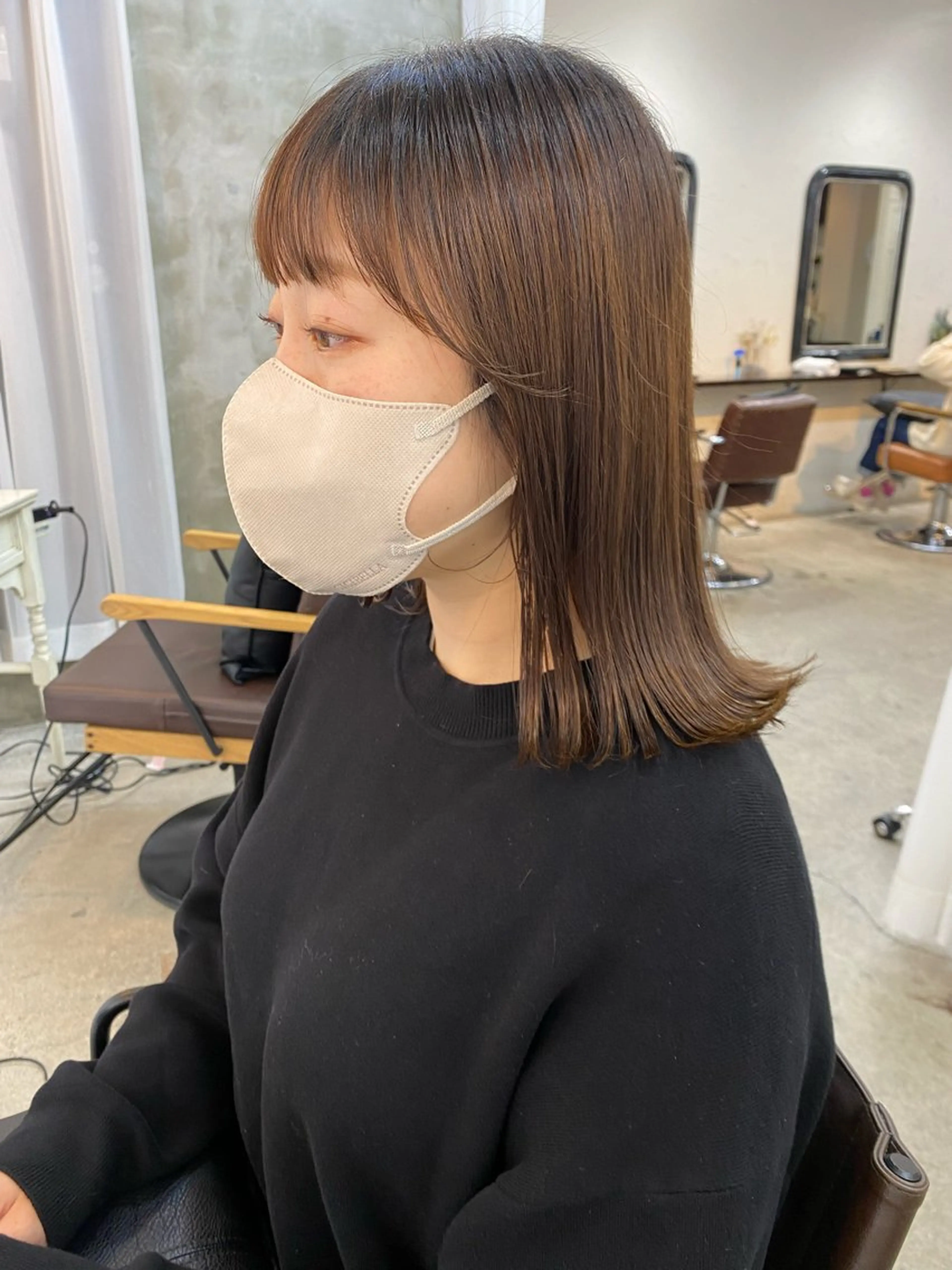 ミディアム 切りっぱなしロブ 志賀 あずみのヘアスタイル