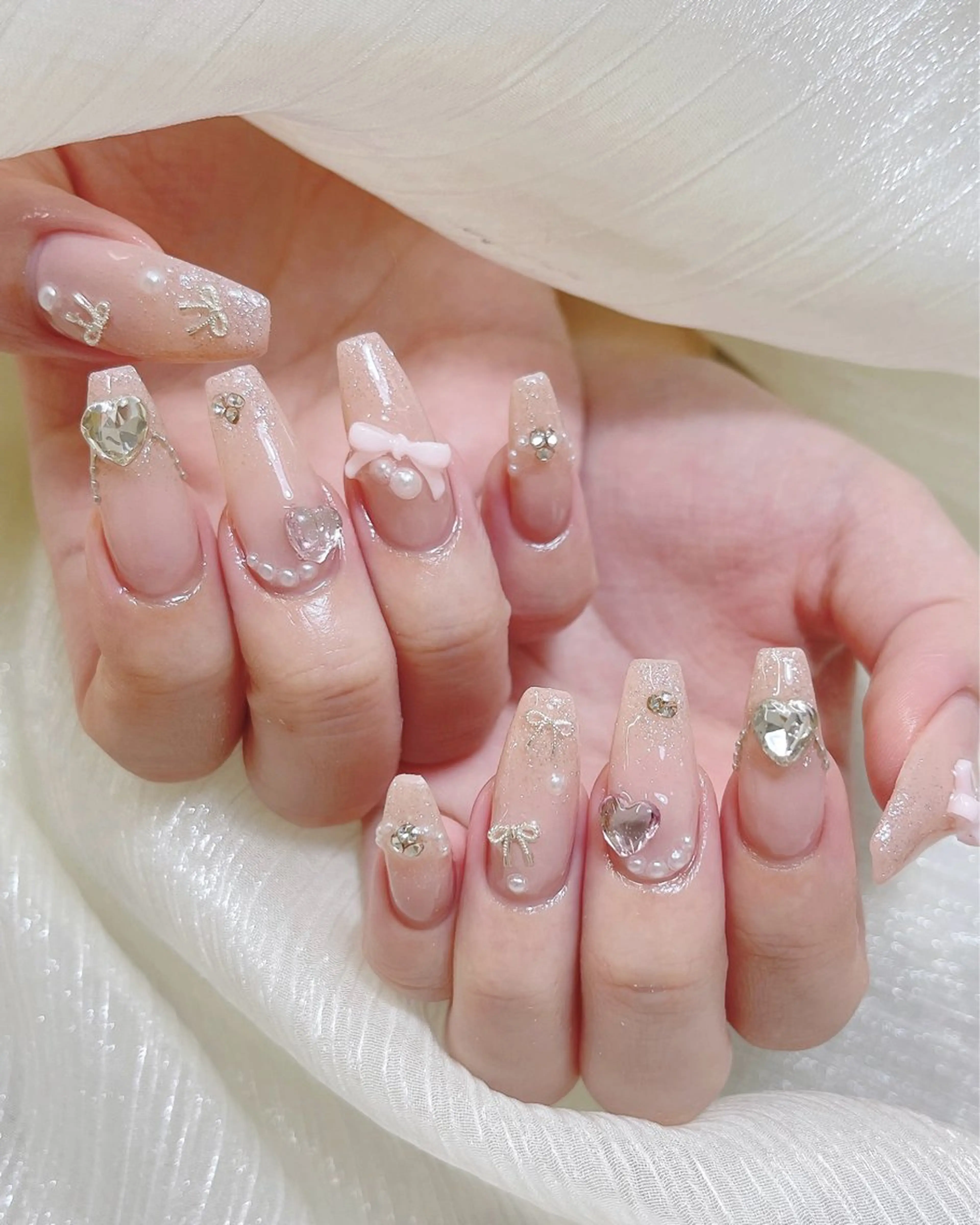 ネイル チークネイル ドット フレンチネイル キラキラネイル 韓国ネイル ハンドネイル Speraネイル 大宮店🎀のネイルデザイン